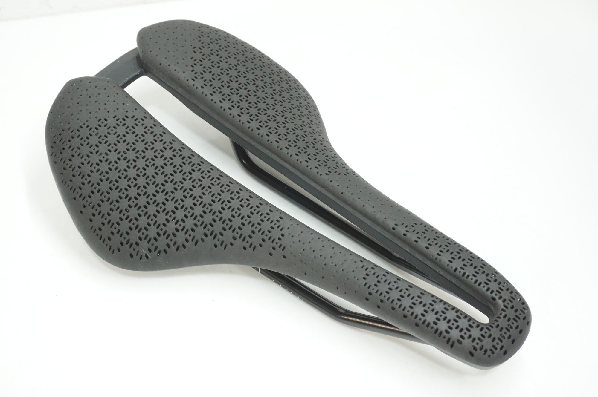 TREK 「トレック」 AEOLUS ELITE AIRLOOM 241g サドル / 大宮店