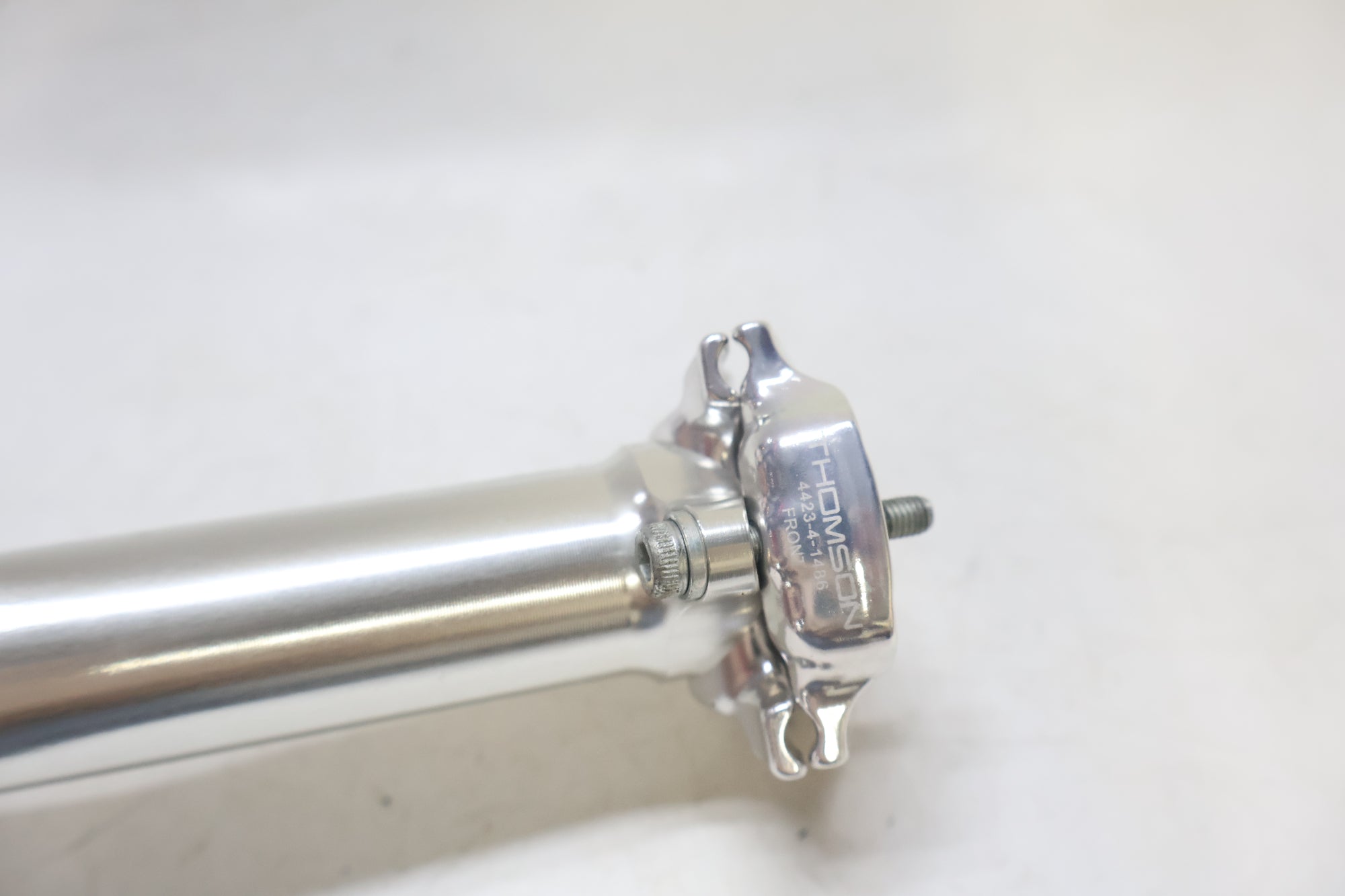 THOMSON 「トムソン」 MASTERPIECE Φ27.2 330mm シートポスト / 高知店