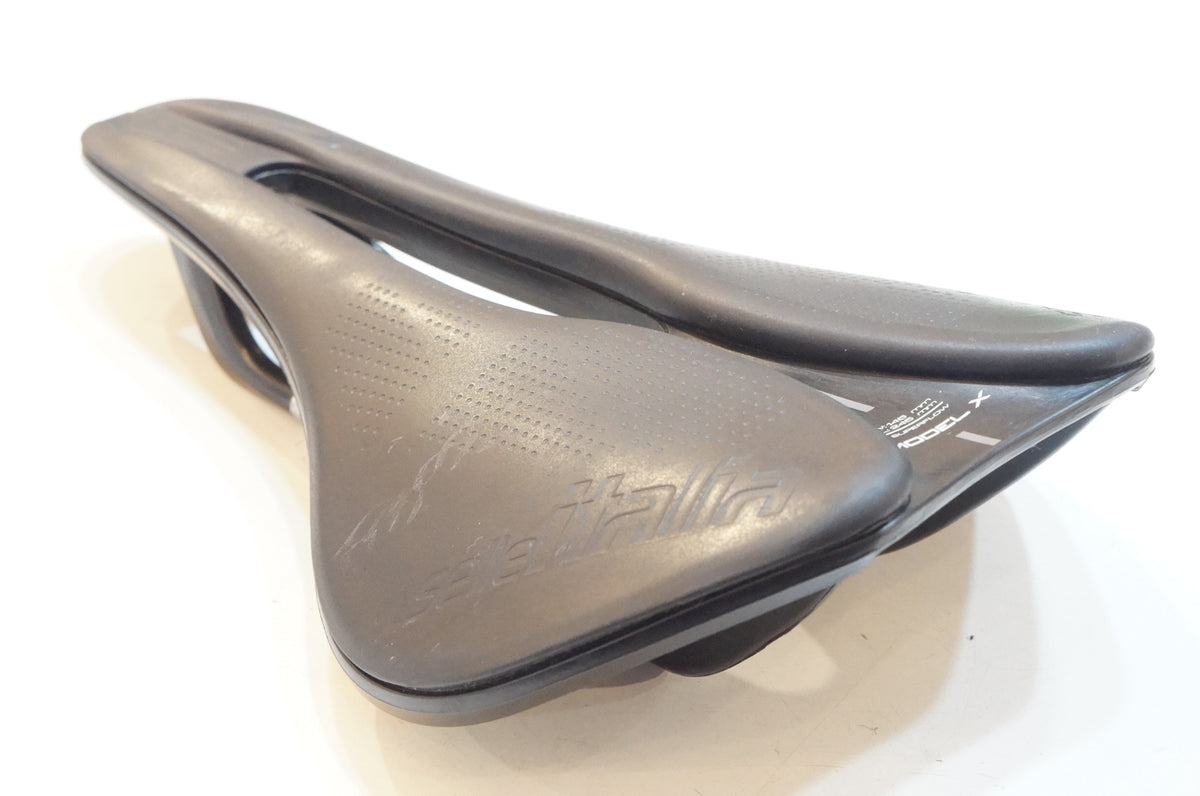 SELLE ITALIA 「セライタリア」 MODEL X BOOST サドル / 浦和ベース