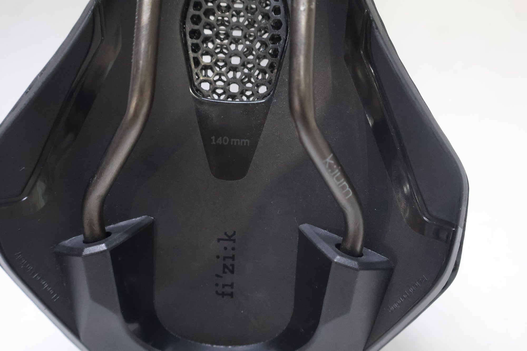 FIZIK 「フィジーク」 ARGO VENTO R3 ADAPTIVE サドル / 高知店