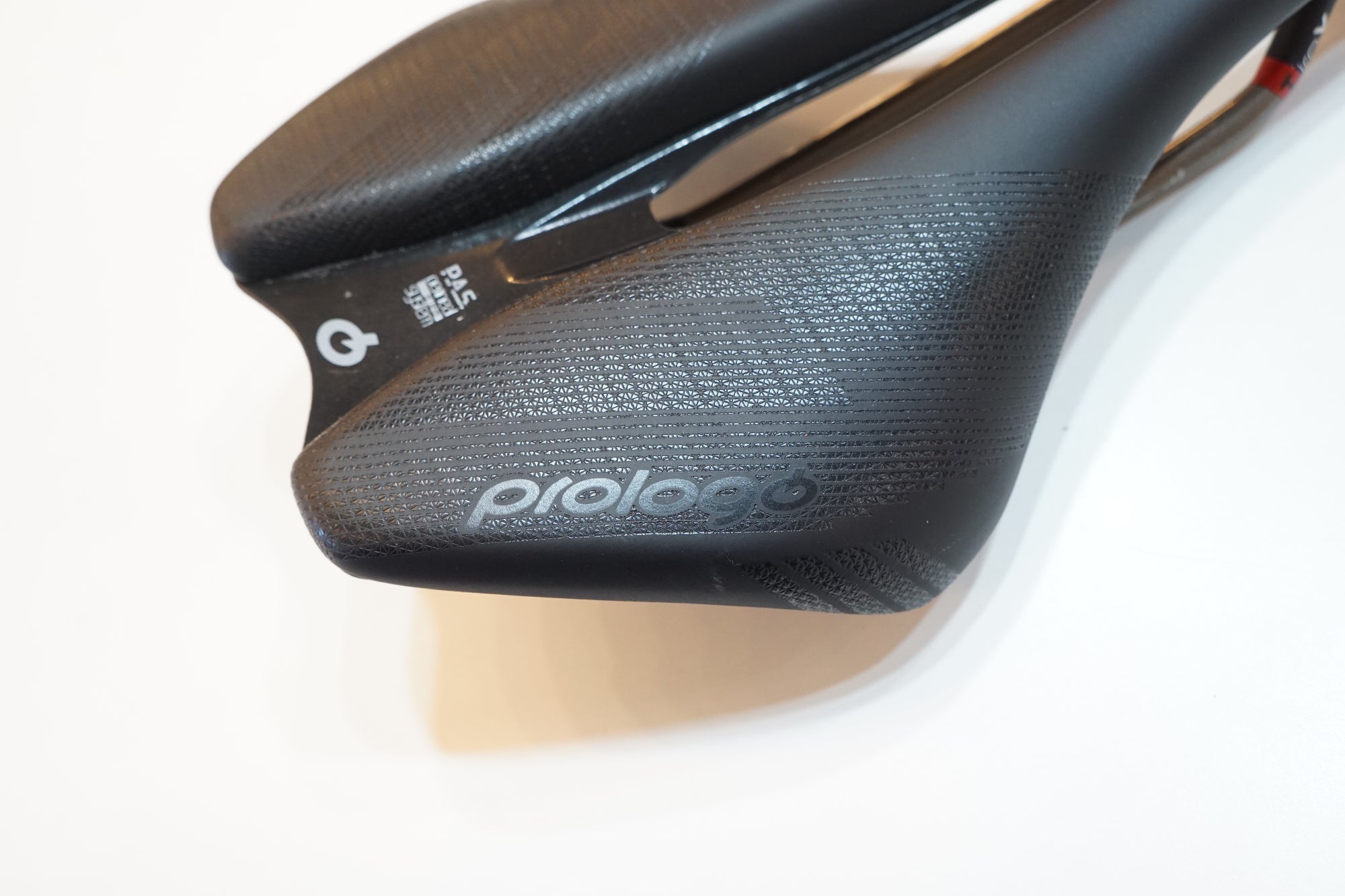 PROLOGO 「プロロゴ」 DIMENSION AGX サドル / バイチャリ浦和ベース