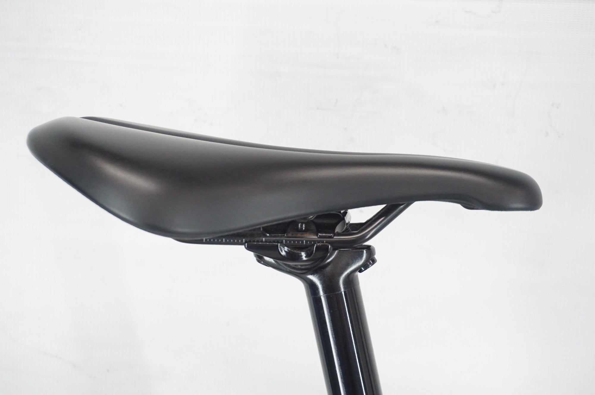 TREK 「トレック」 DOMANE AL5 GEN4 2024-2026年モデル ロードバイク / 阪急塚口店