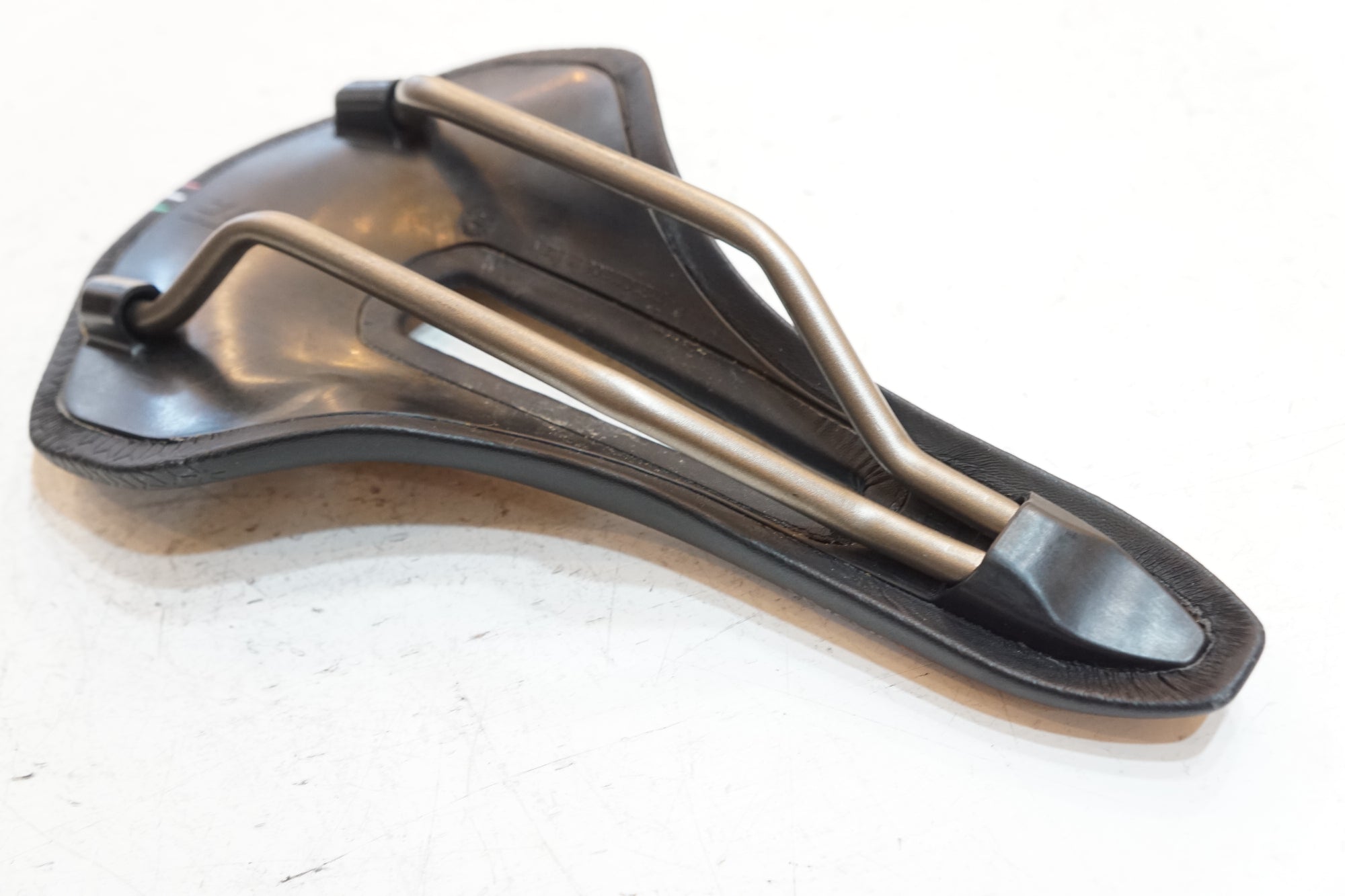 REPENTE 「レペンテ」 QUASAR サドル / バイチャリ浦和ベース