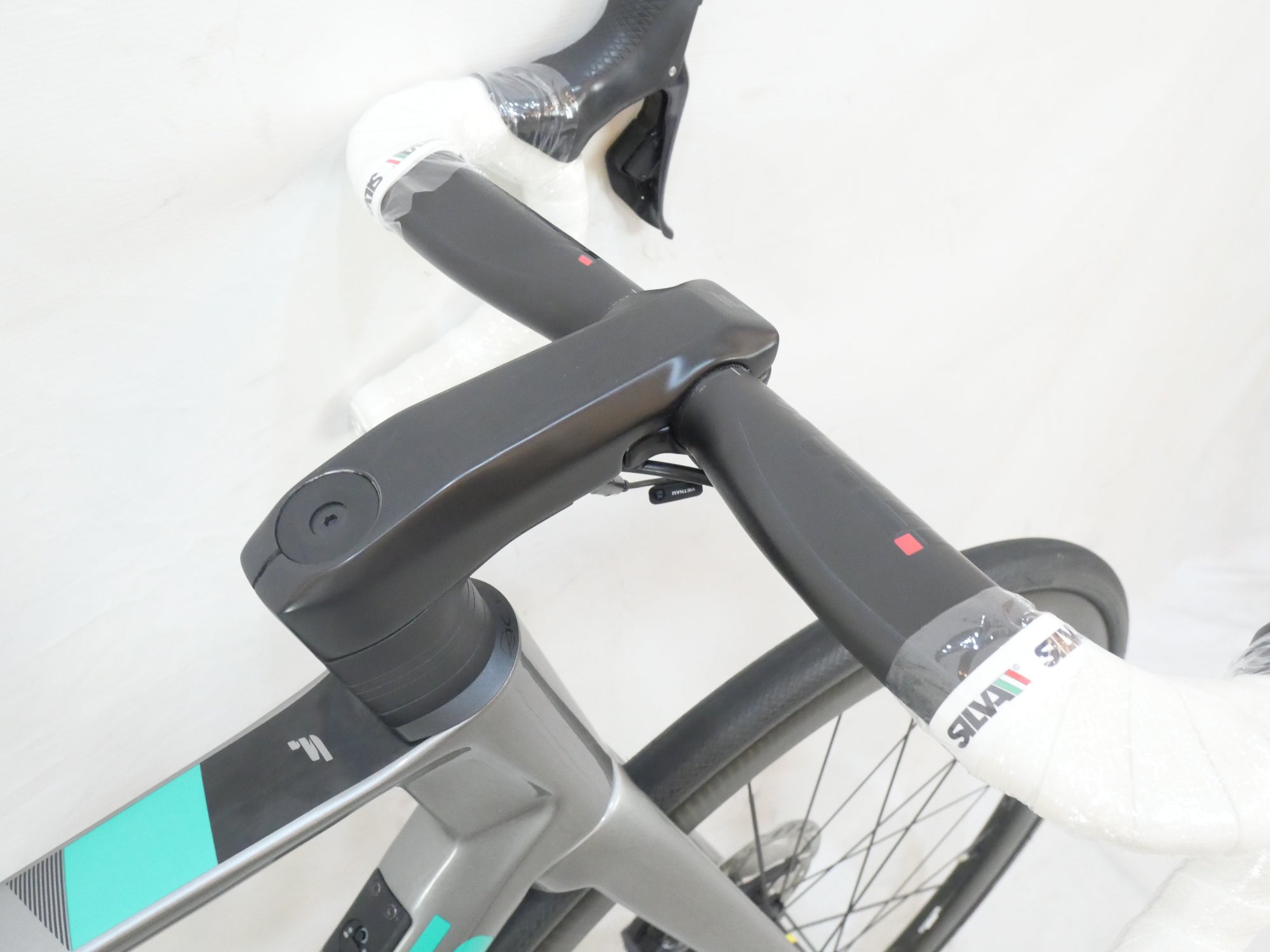 FOCUS 「フォーカス」 IZALCO MAX DISC 9 ULTEGRA Di2 2020年モデル ロードバイク / バイチャリ浦和ベース