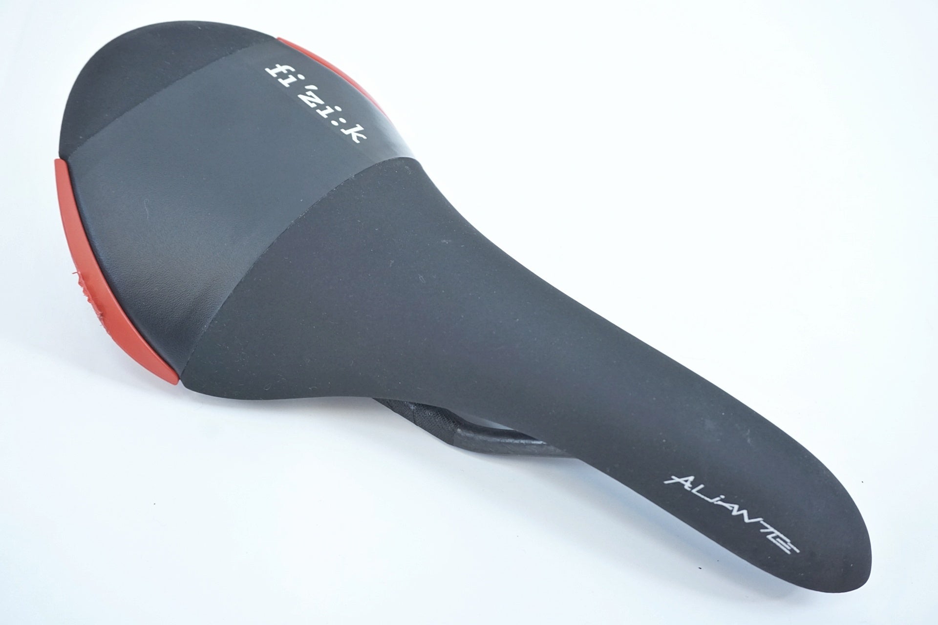FIZIK 「フィジーク」 ALIANTE R1 サドル / 有明ガーデン店 ｜ バイチャリ