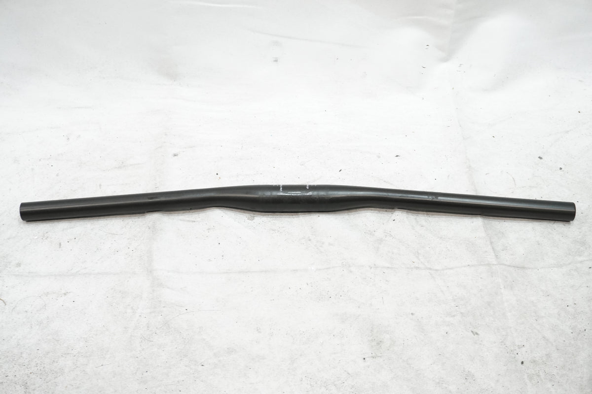 ジャンク 3T 「スリーティー」 カーボン φ31.8 640mm フラットバーハンドル / 大宮店