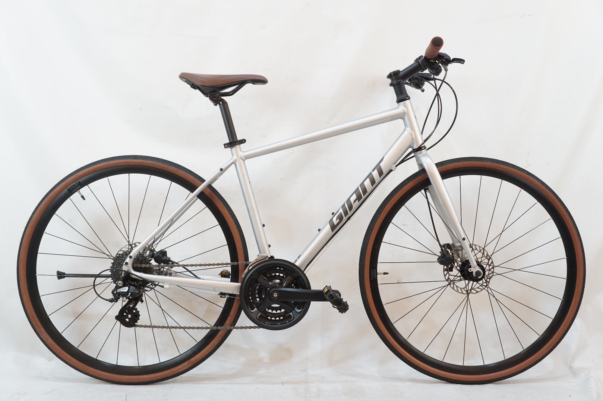 GIANT 「ジャイアント」 ESCAPE R DISC 2025年モデル クロスバイク / バイチャリ浦和ベース