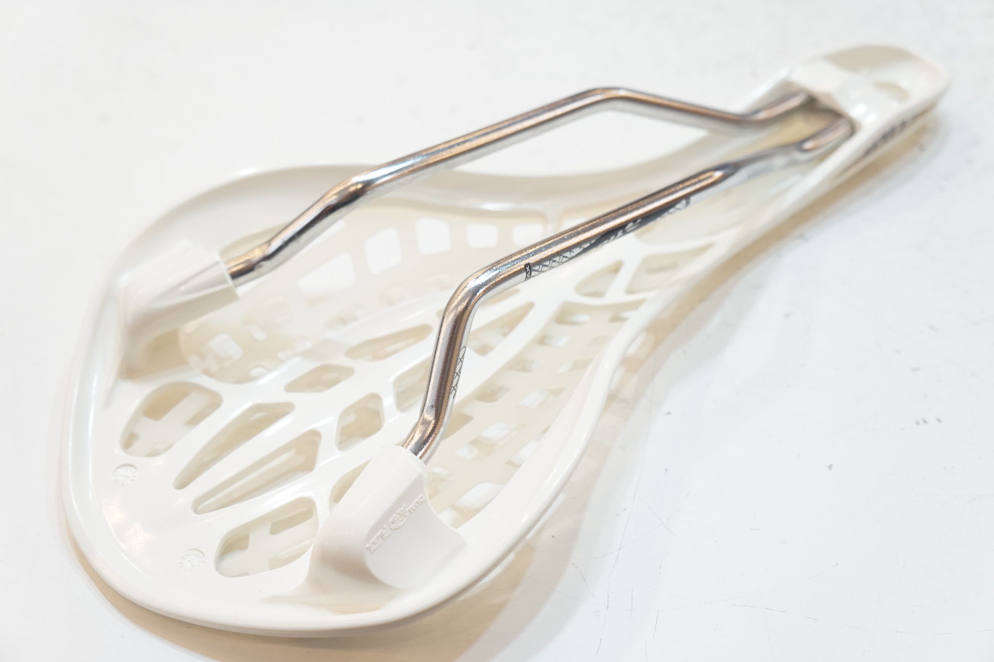 TIOGA 「タイオガ」 SPYDER STRATUM サドル / バイチャリ浦和ベース