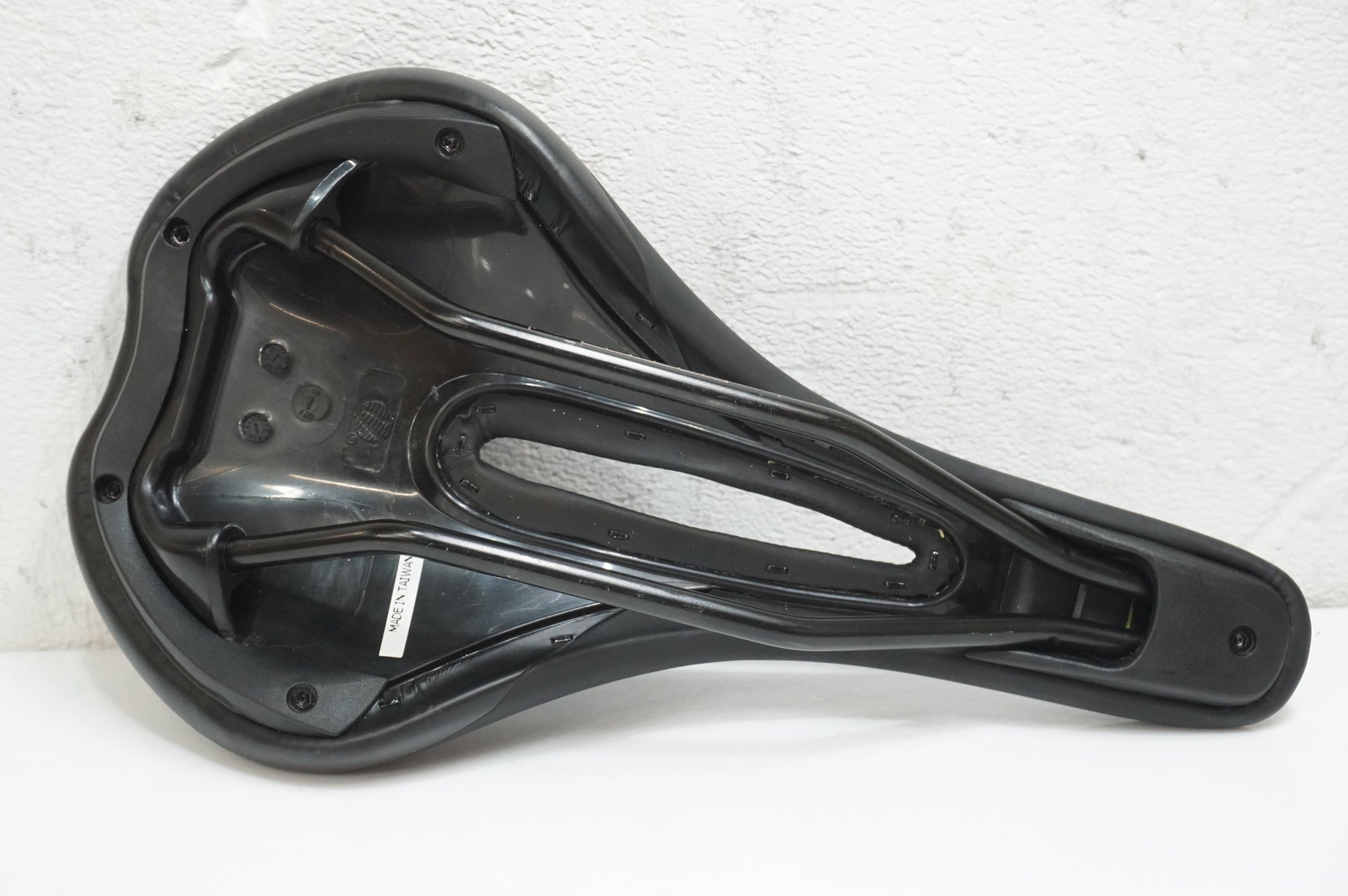 VELO 「ベロ」 サドル / 大宮店