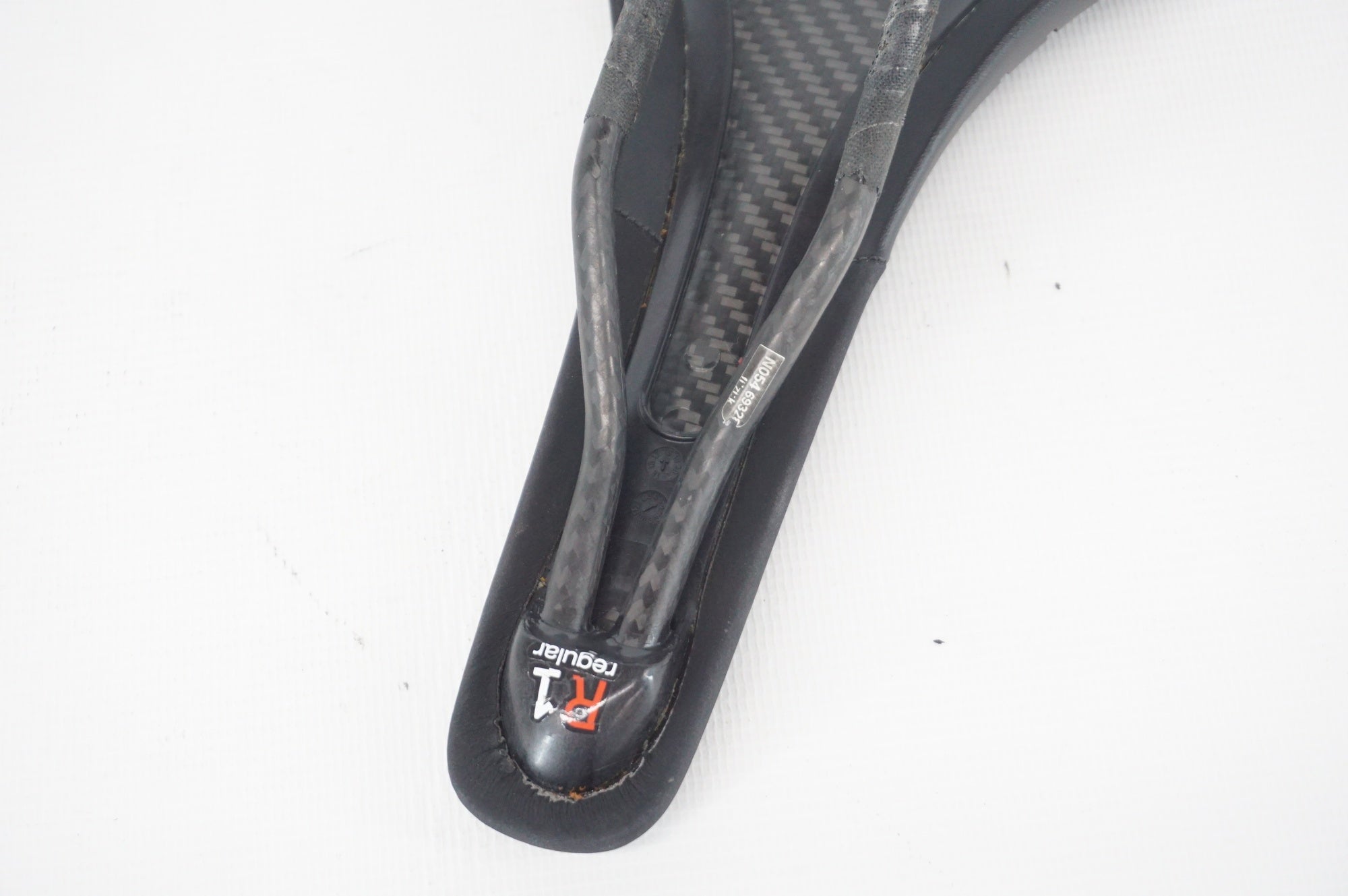 FIZIK 「フィジーク」 ANTARES R1 カーボンレール サドル / 阪急塚口店