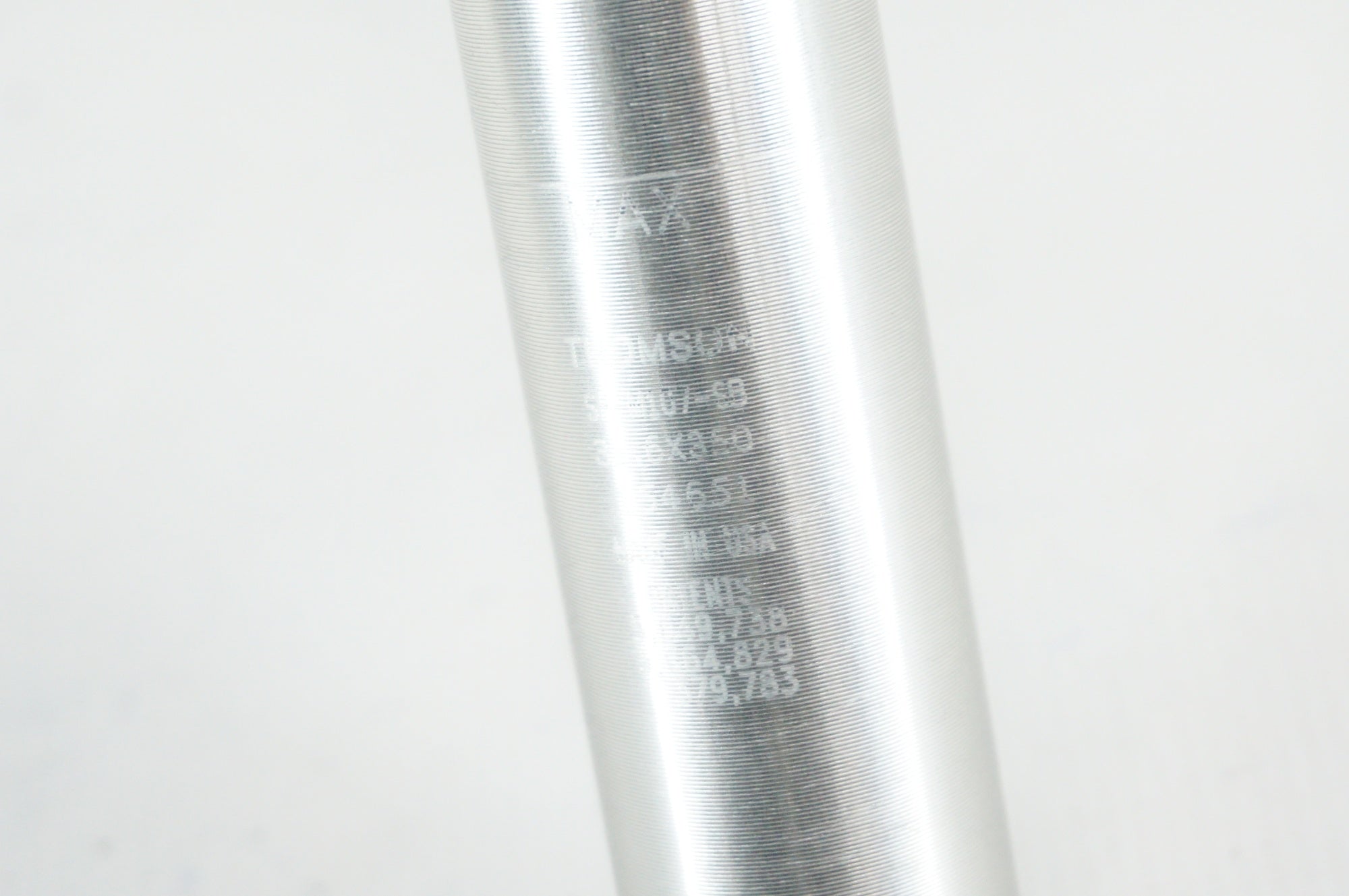 THOMSON 「トムソン」 MASTERPIECE SETBACK Φ31.6 350mm シートポスト / 阪急塚口店