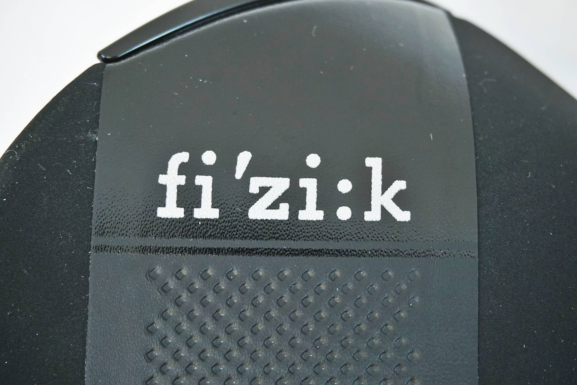 FIZIK 「フィジーク」 ALIANTE R3 サドル / 有明ガーデン店
