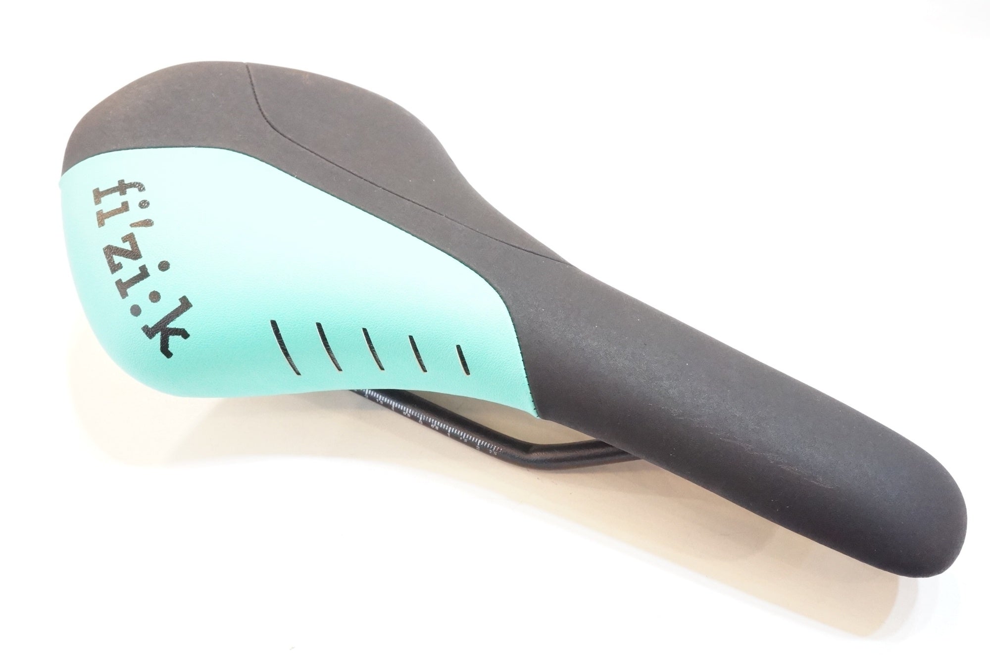 FIZIK 「フィジーク」 ANTARES R7 サドル / バイチャリ浦和ベース