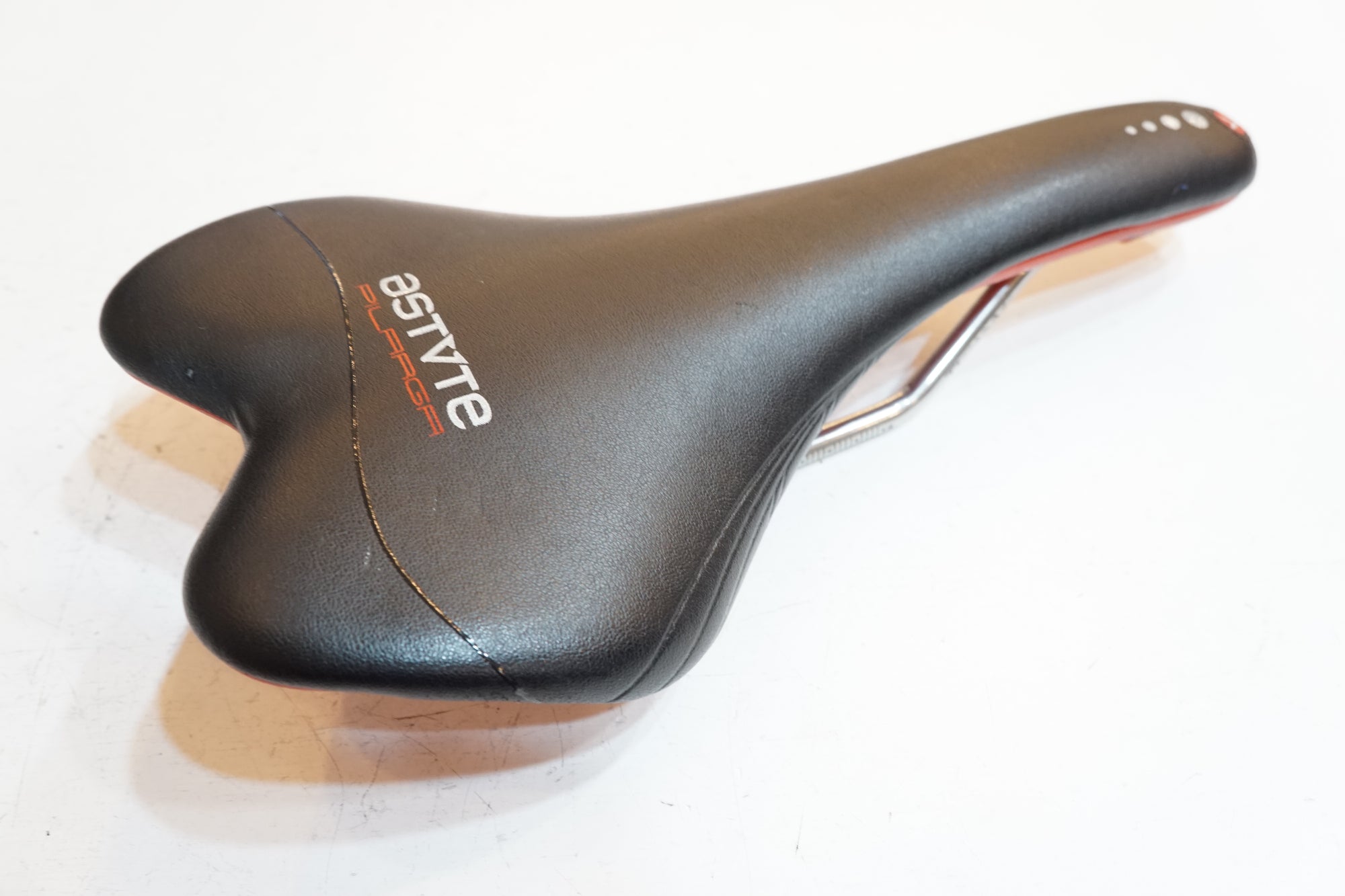 ASTUTE 「アスチュート」 SKYLINE SR サドル / バイチャリ浦和ベース