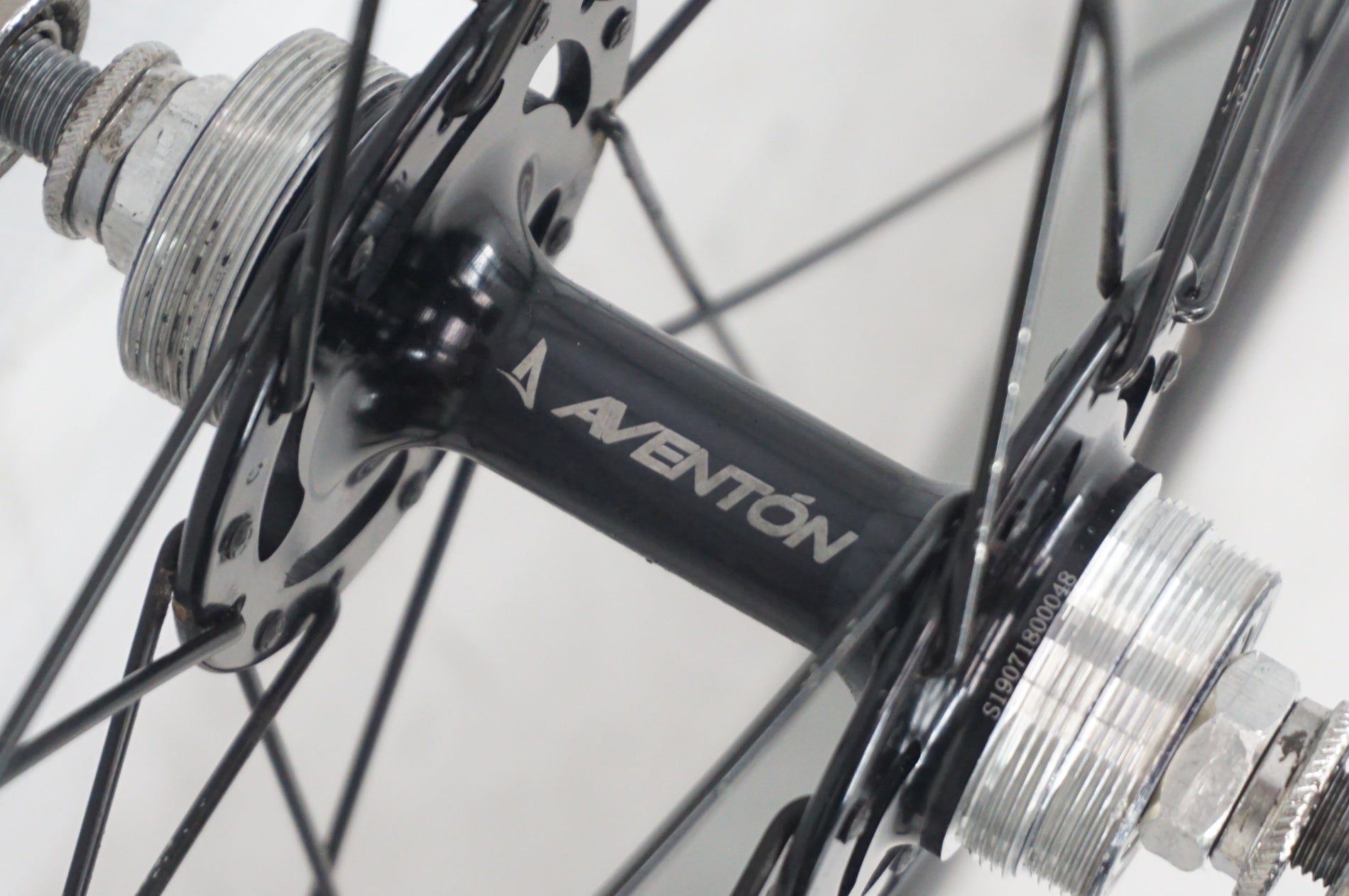 AVENTON 「アヴェントン」 シングル 純正ホイールセット / 阪急塚口店