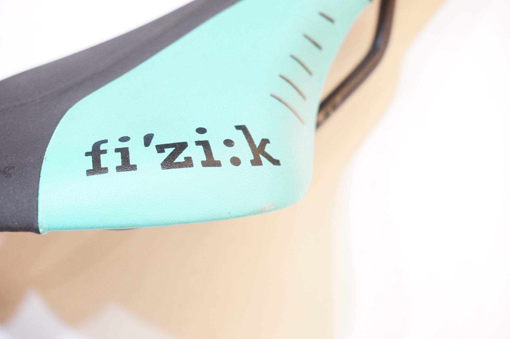 FIZIK 「フィジーク」 ANTARES R7 サドル / 浦和ベース
