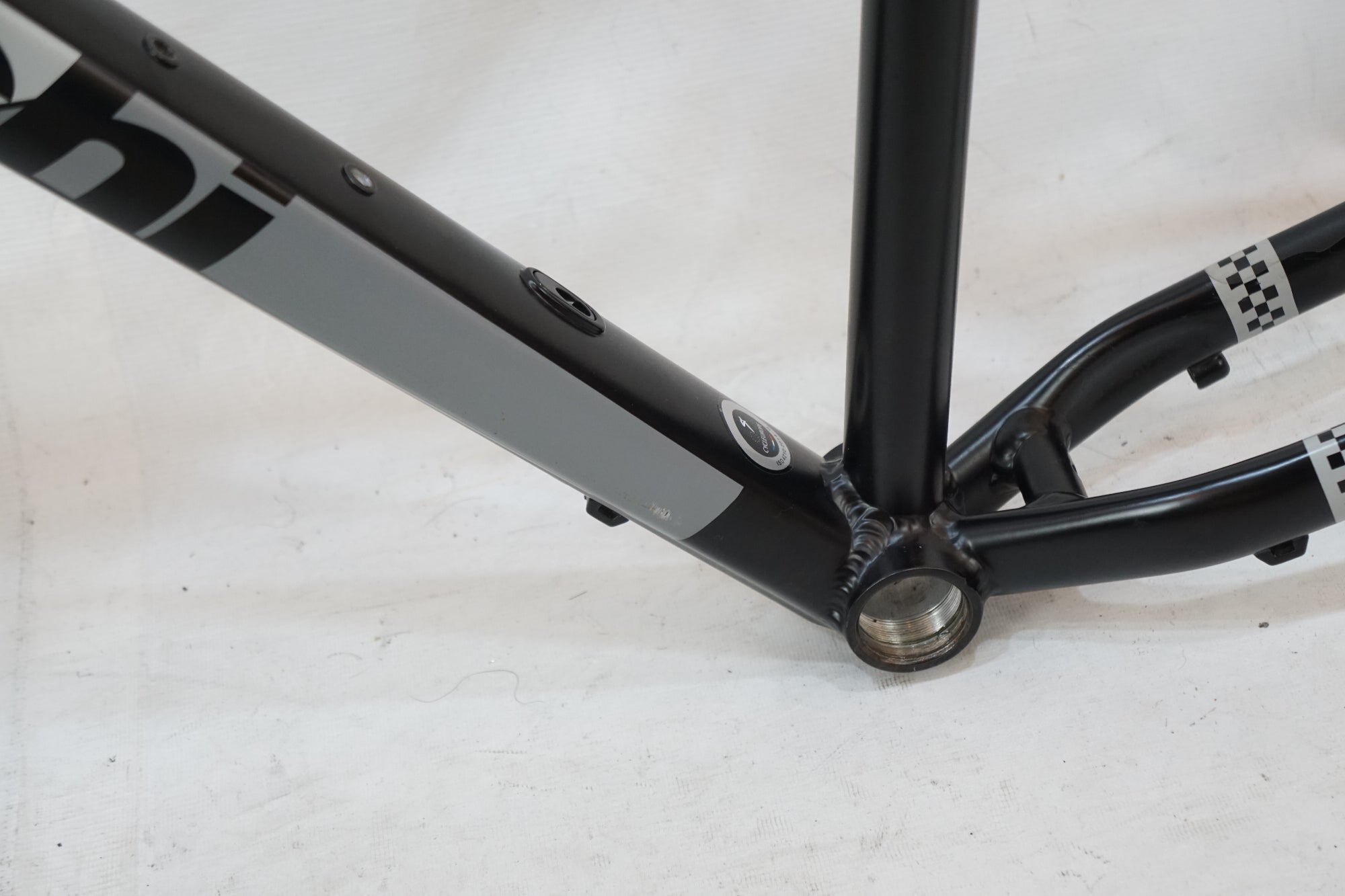 BIANCHI 「ビアンキ」 M0015 フレームセット / バイチャリ浦和ベース