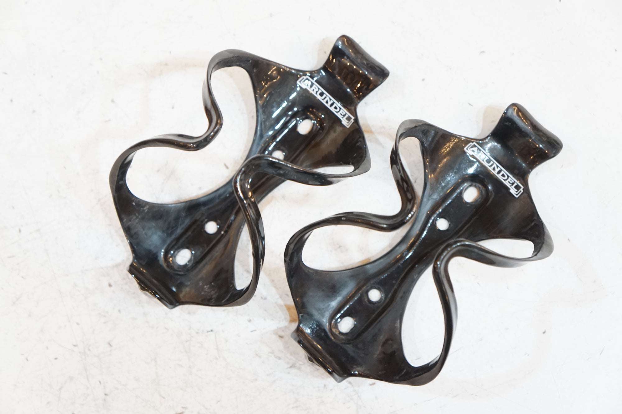 ARUNDEL 「アランデル」 カーボンボトルケージセット / バイチャリ浦和ベース