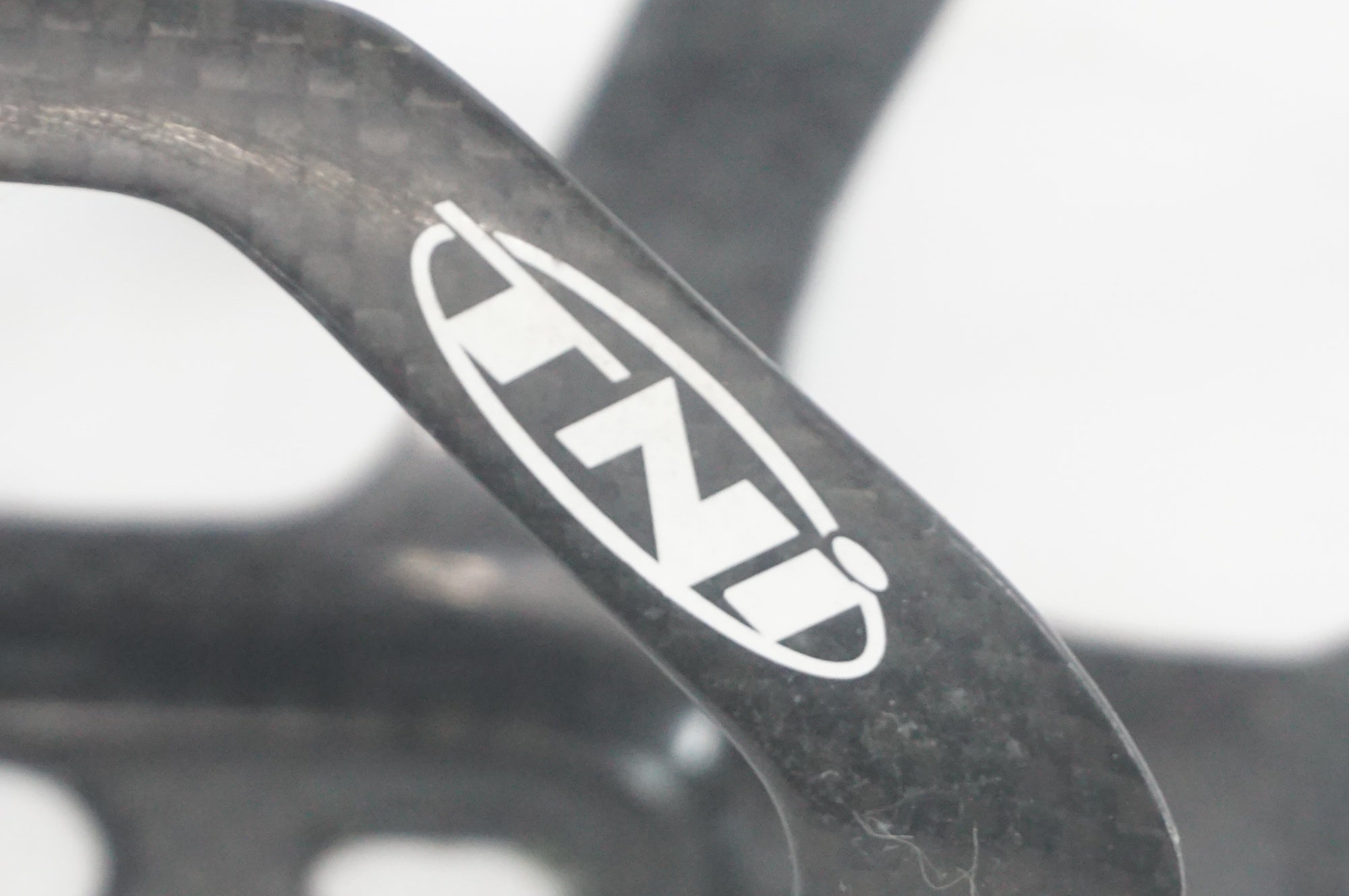 TNI 「ティーエヌアイ」 カーボンボトルケージ / 阪急塚口店