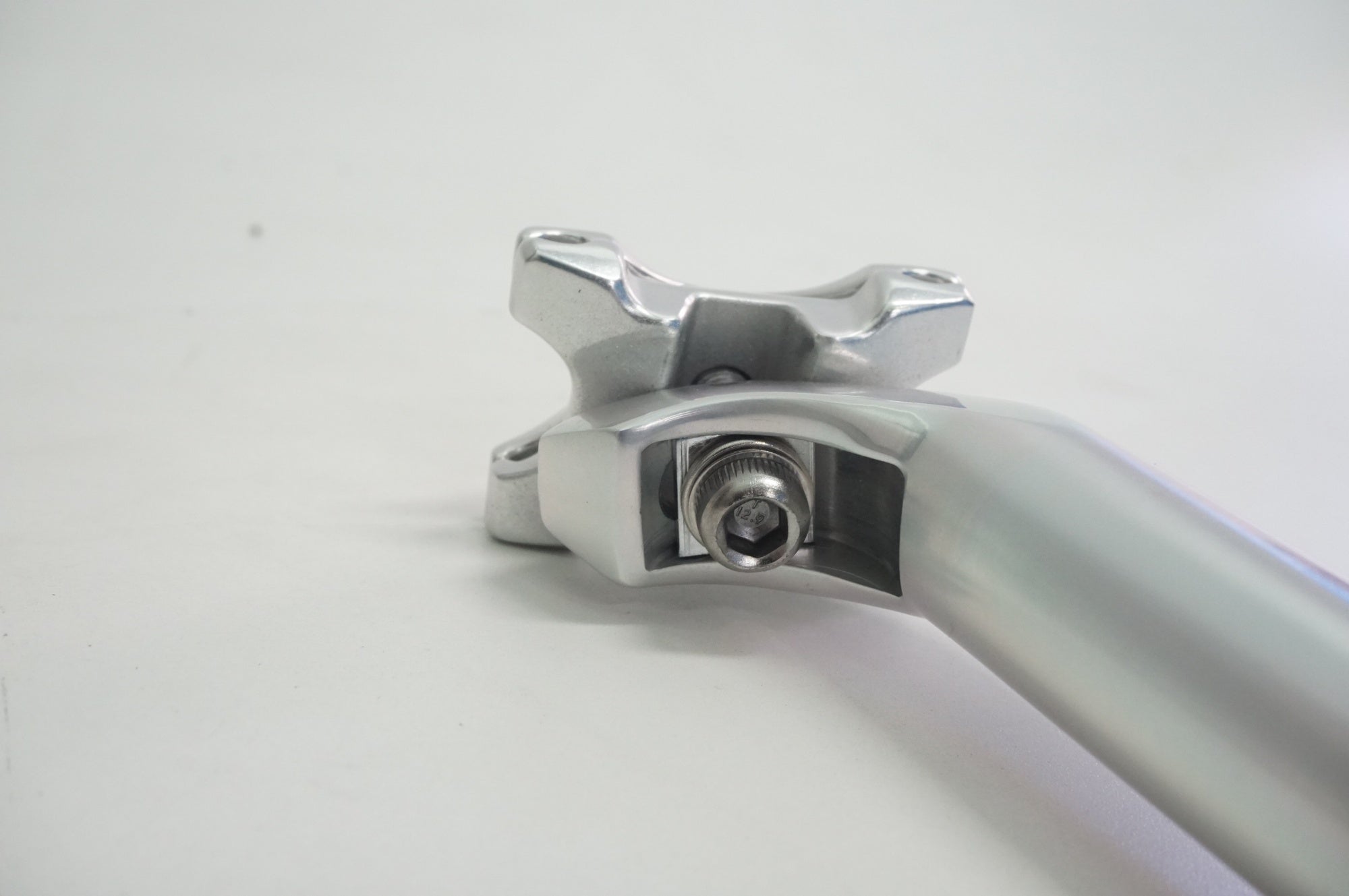 NITTO 「ニットー」 65 φ27.2 250mm シートポスト / 福岡店
