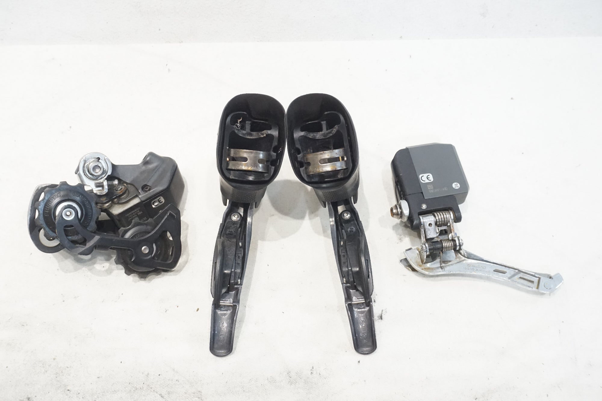 SHIMANO 「シマノ」 ULTEGRA 6770 Di2 コンポ3点(ST,FD,RD) +バッテリー,充電器,ジャンクション セット / 横浜戸塚店