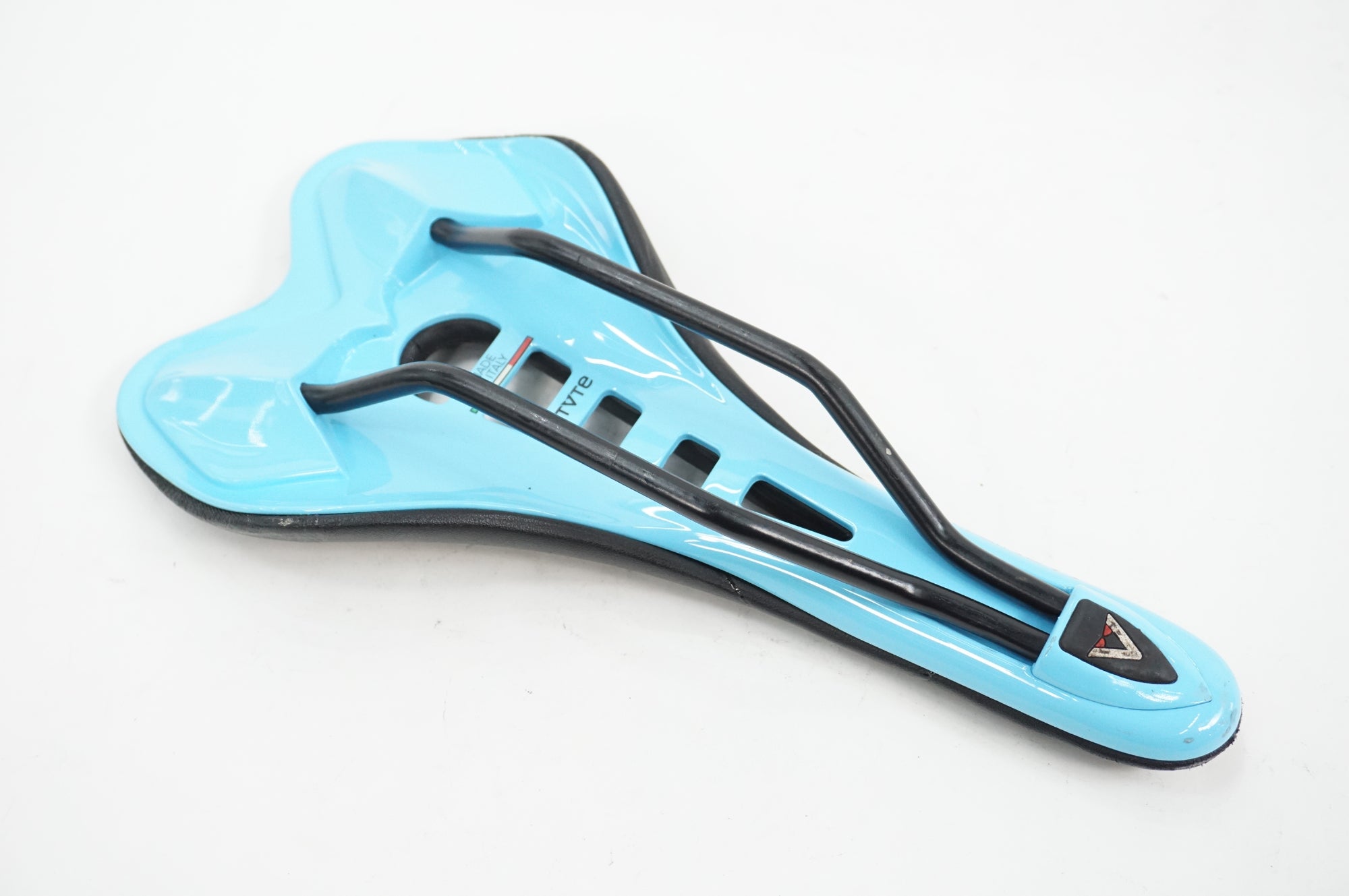 ASTVTE 「アスチュート」 SKYLINE VT サドル / 川越店