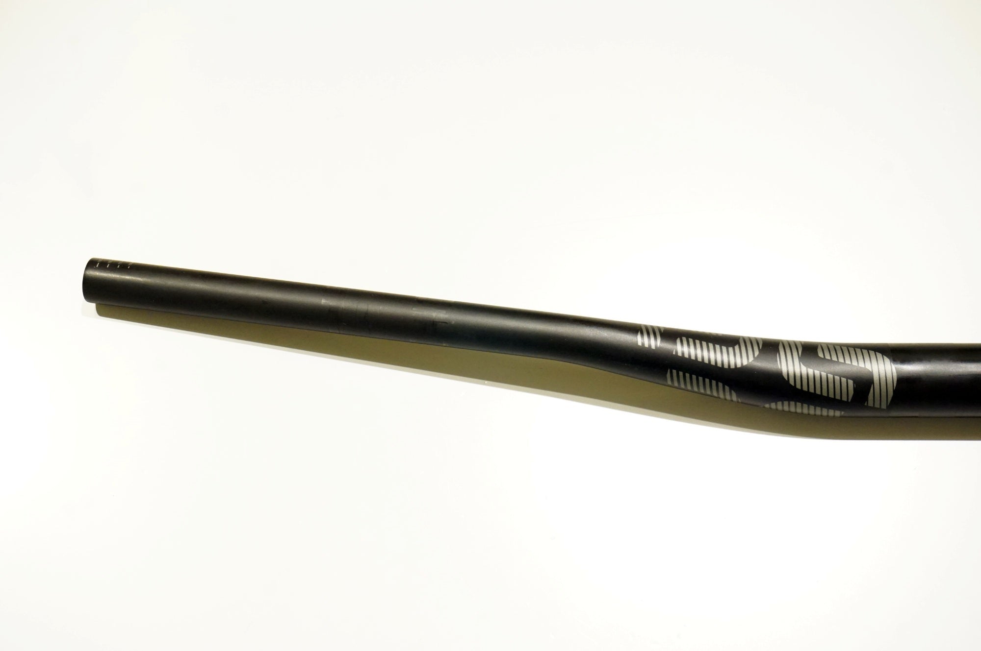 E THIRTEEN 「イーサーティーン」 RACE CARBON φ35 800mm ライザーバー / 浜松店