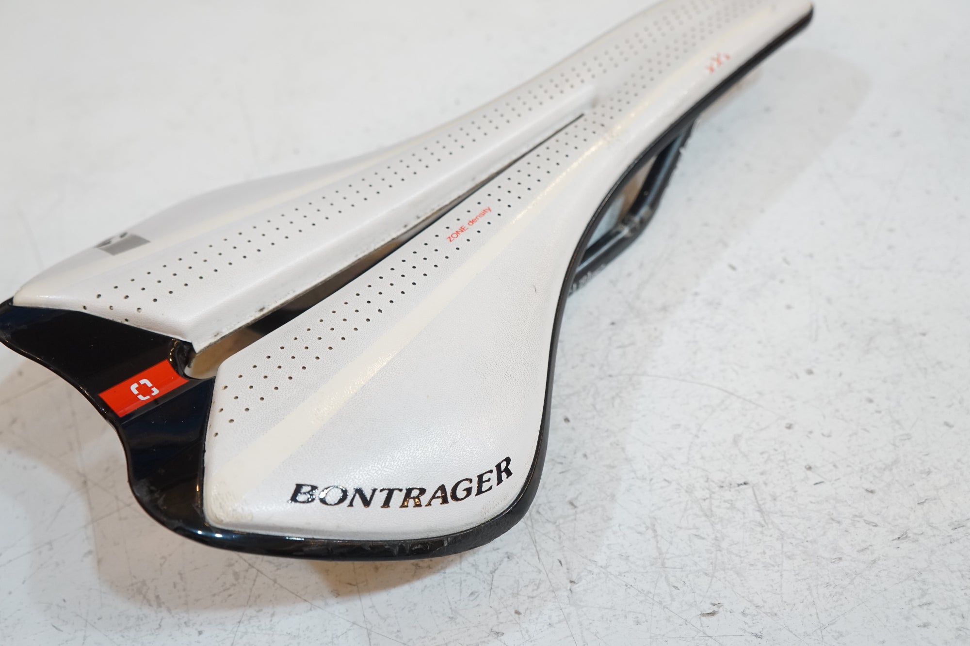 BONTRAGER 「ボントレガー」 PARADIGM XXX CARBON サドル / バイチャリ浦和ベース