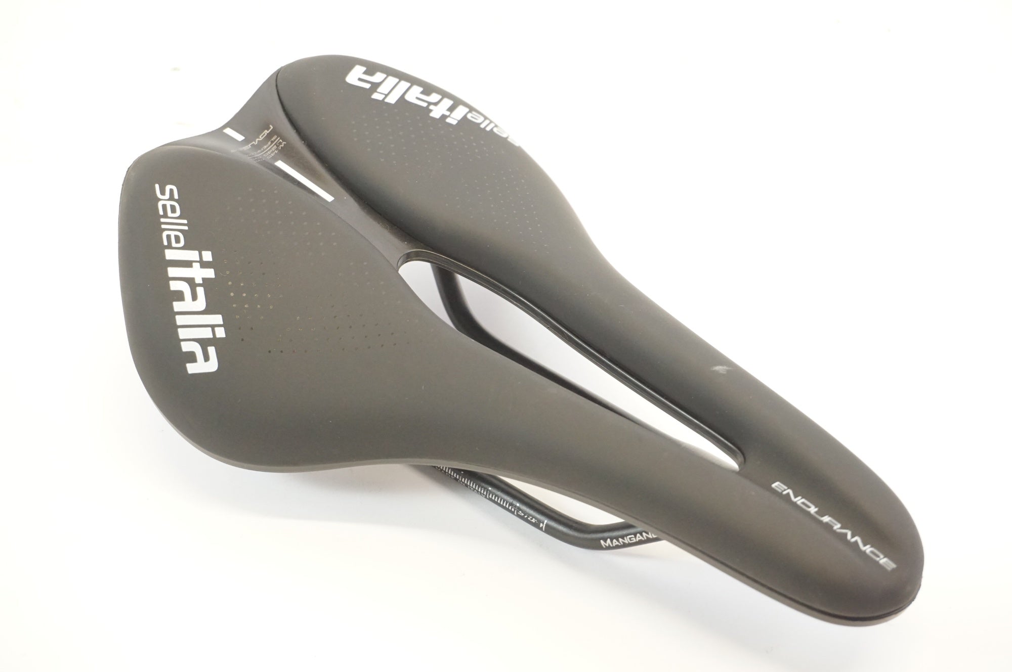 サドル セライタリアNOVUS SELLE ITALIA（セライタリア）WAVED：NOVUS SUPERFLOW ENDURANCE