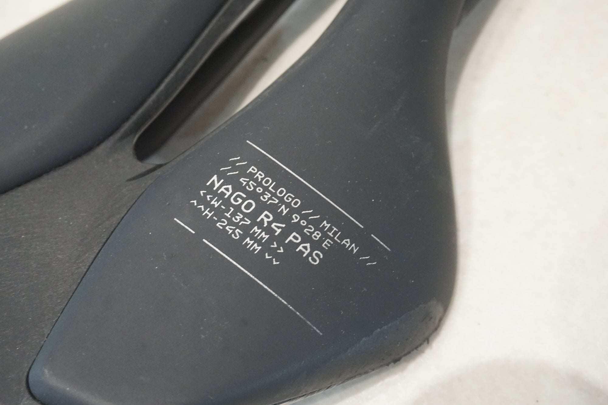 PROLOGO 「プロロゴ」 NAGO R4 PAS 3D NACK カーボンレール サドル / 横浜戸塚店