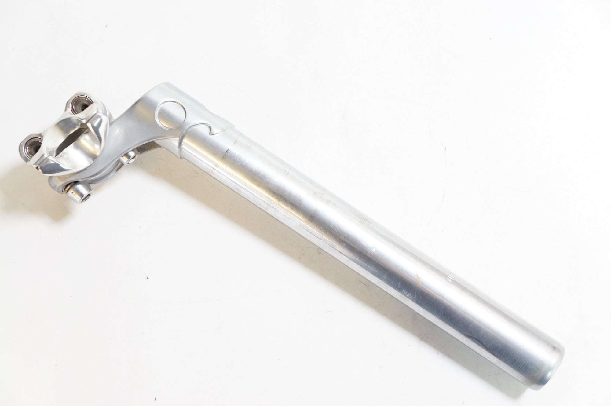 NITTO(日東) シートポスト S84 250mm φ27.2 シルバー Amazon | NITTO(日東) シートポスト S84 S84 250 250mm φ27.2 シルバー