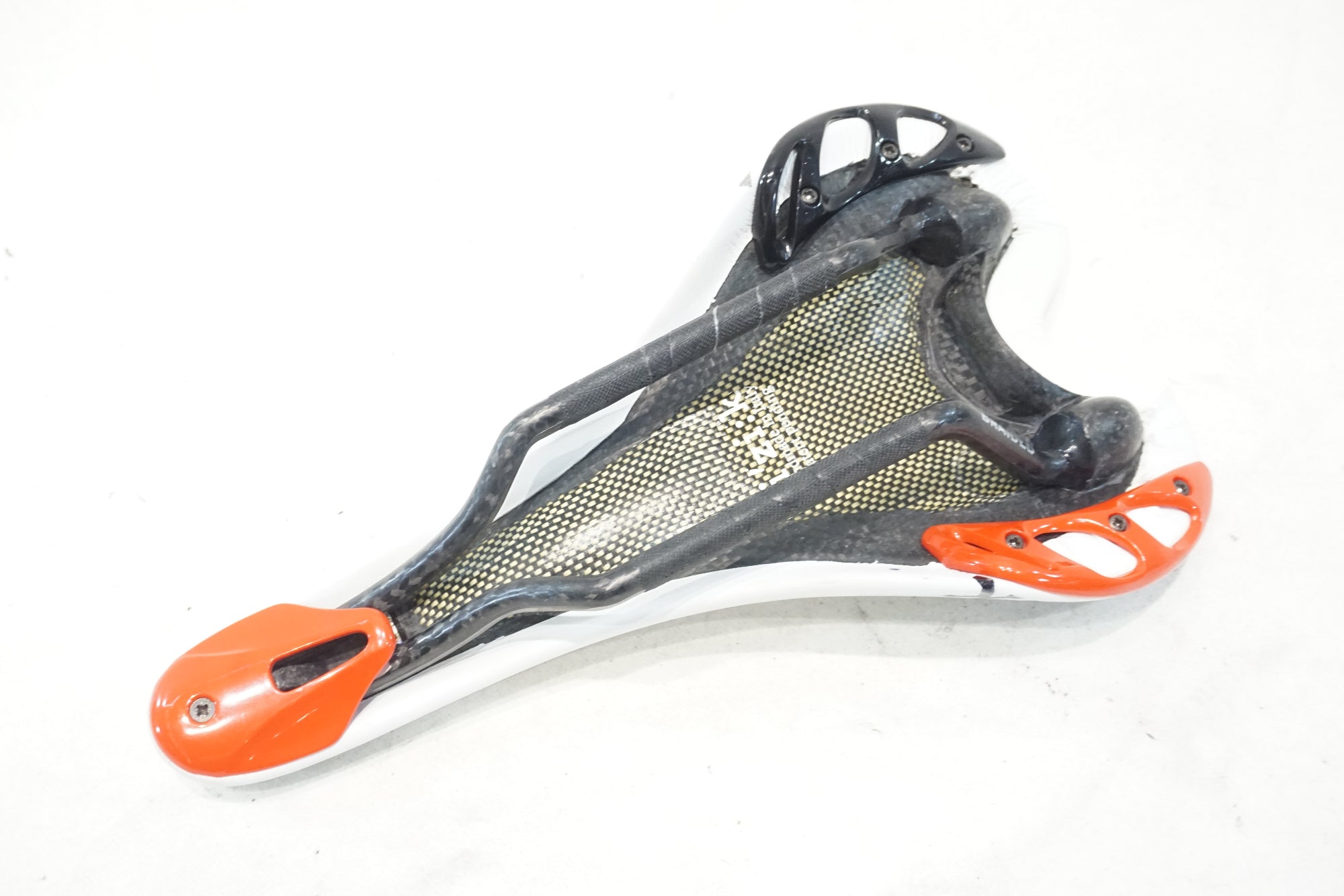 FIZIK 「フィジーク」 ALIANTE CARBON BRAIDED カーボンレール サドル / 横浜戸塚店