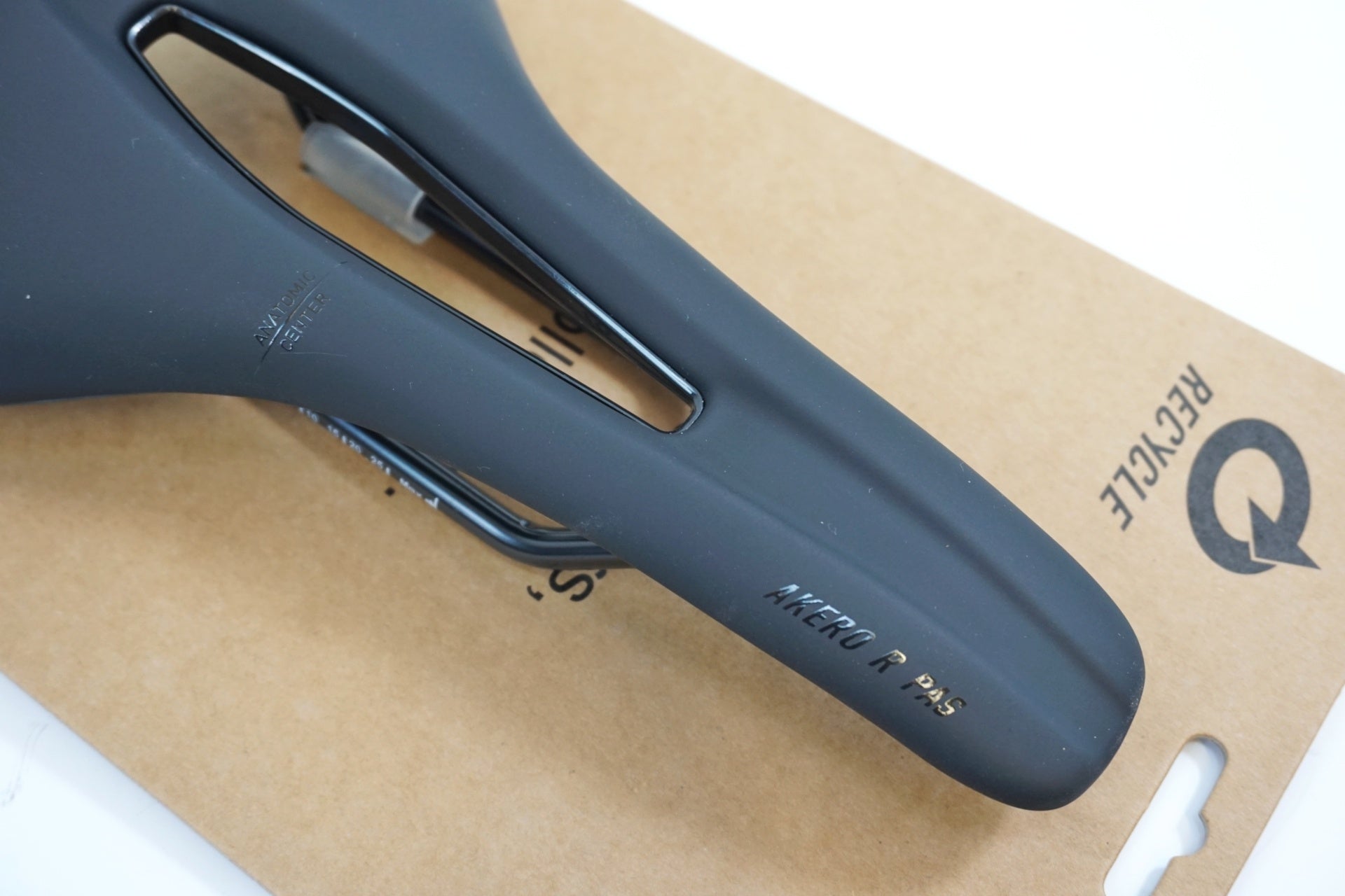 PROLOGO 「プロロゴ」 AKERO R PAS サドル / 有明ガーデン店