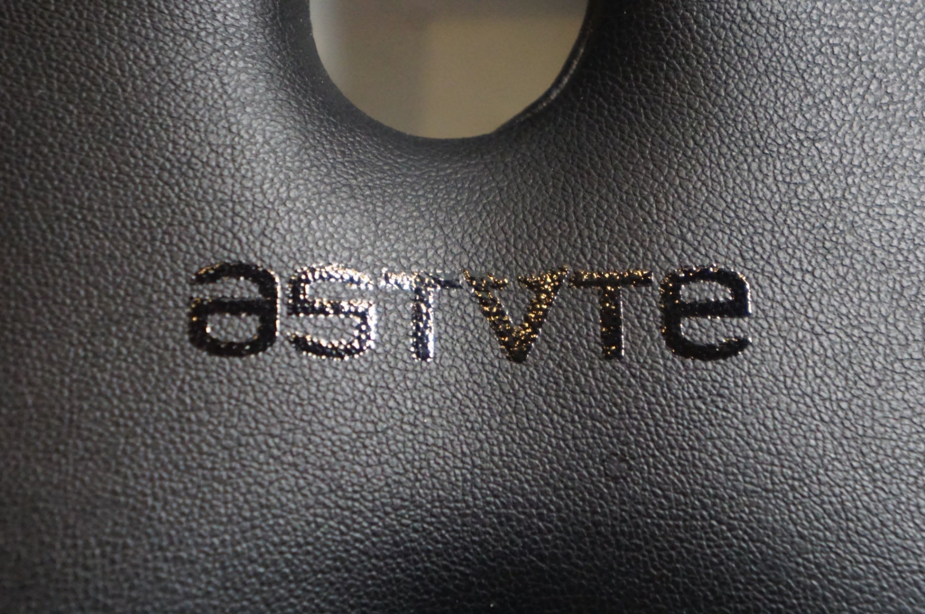 ASTUTE 「アスチュート」 SKYCARB VT サドル / 熊谷本店