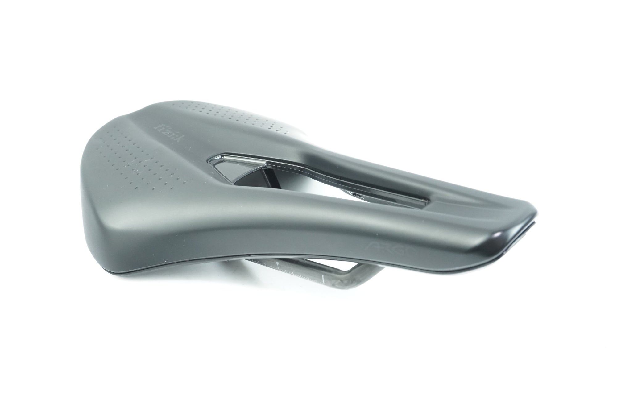 FIZIK 「フィジーク」 TEMPO ARGO R1 サドル / 中目黒店 ｜ バイチャリ