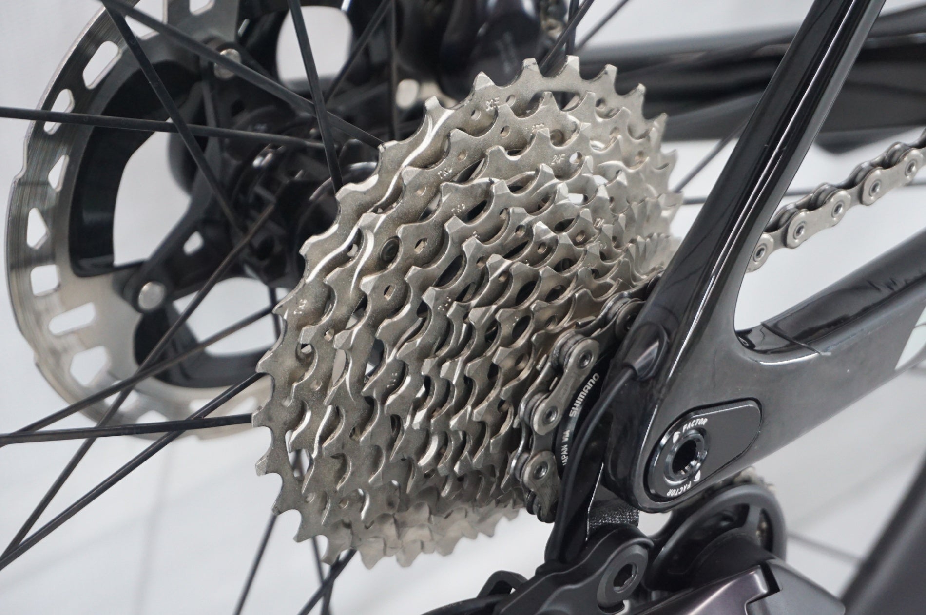 FACTOR 「ファクター」 OSTRO VAM ULTEGRA Di2 2023年モデル ロードバイク / 阪急塚口店