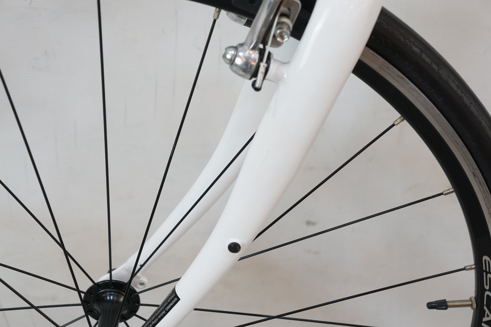 GIANT 「ジャイアント」 ESCAPE R3 2015年モデル クロスバイク / バイチャリ浦和ベース