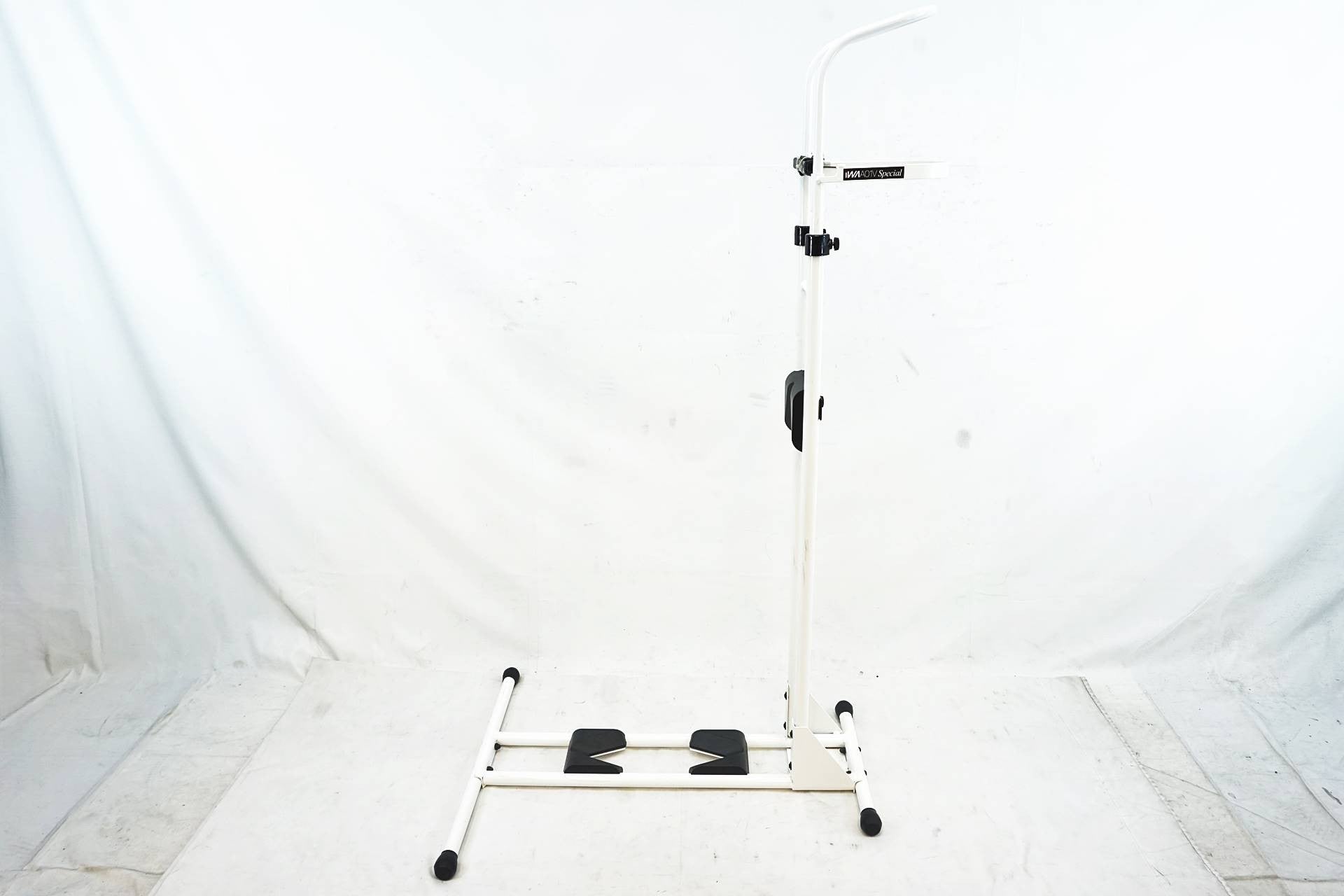 IWA 「イワ」 A01V SPECIAL ディスプレイスタンド / 有明ガーデン店