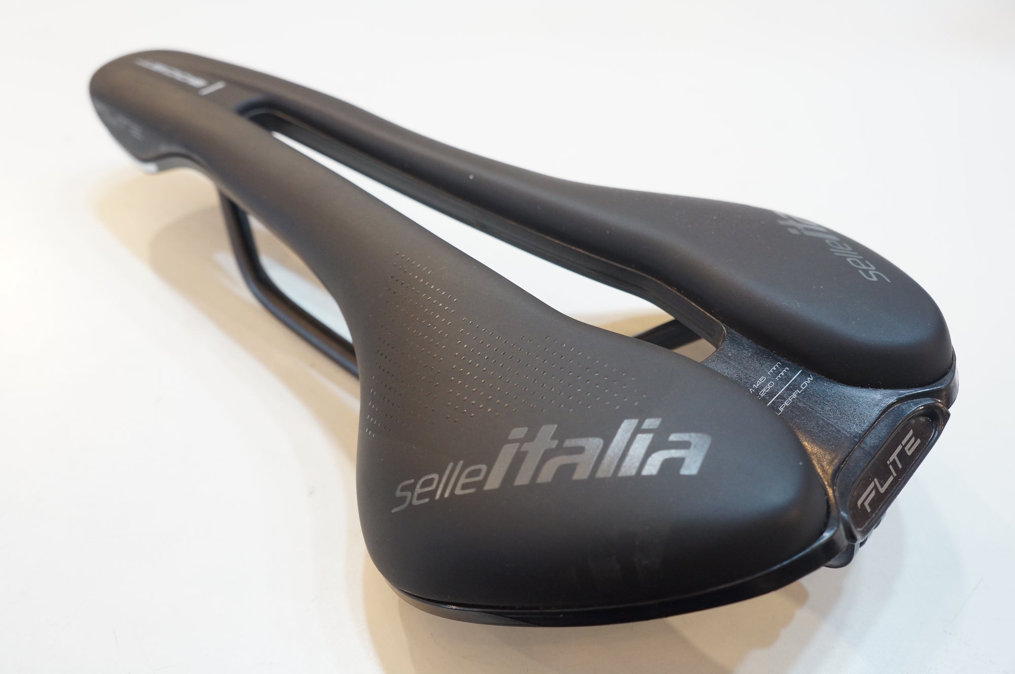 SELLE ITALIA 「セラ イタリア」 FLITE BOOST サドル / バイチャリ浦和ベース
