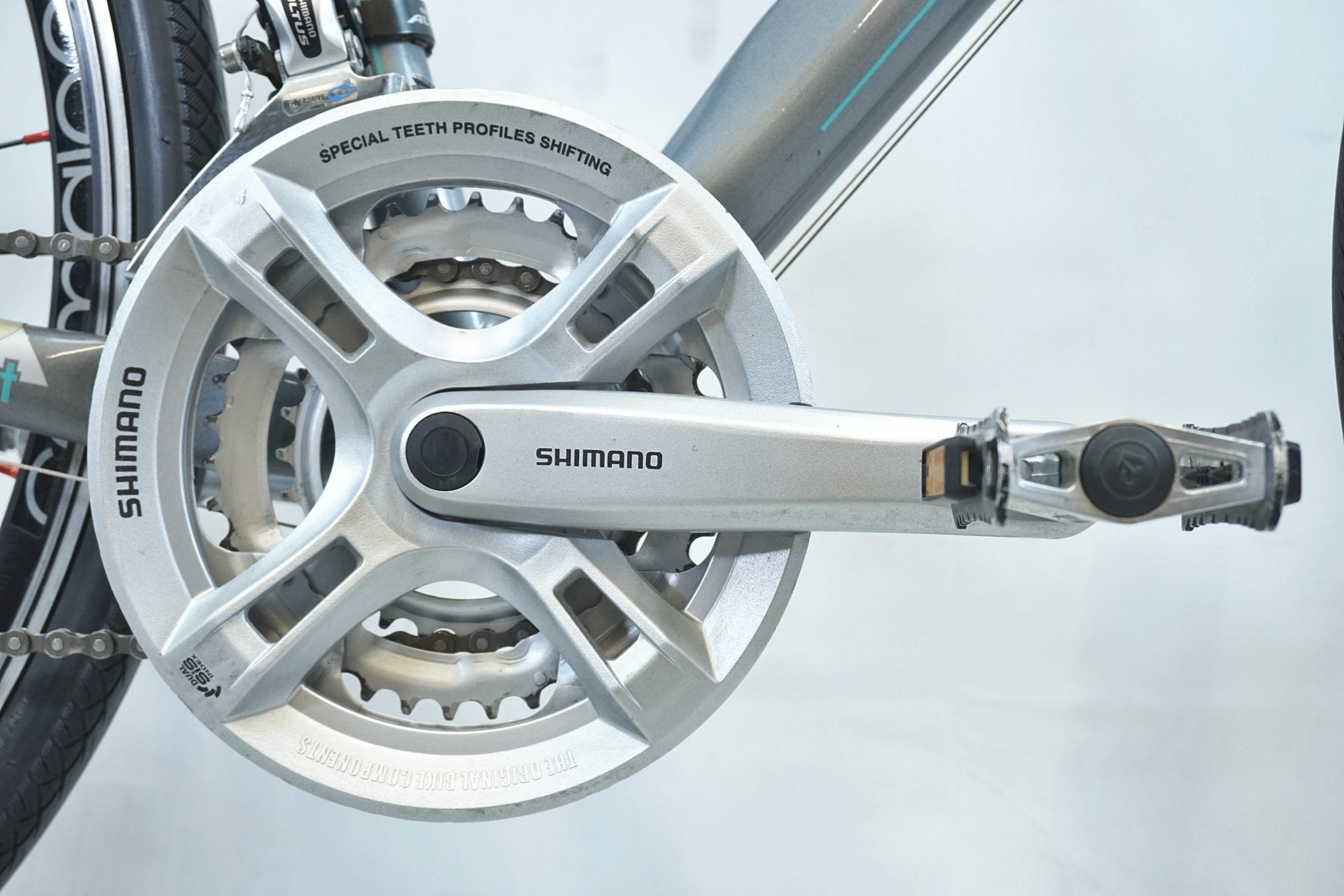 BIANCHI 「ビアンキ」 CAMALEONTE SPORT DUE 2013年モデル クロスバイク / 有明ガーデン店