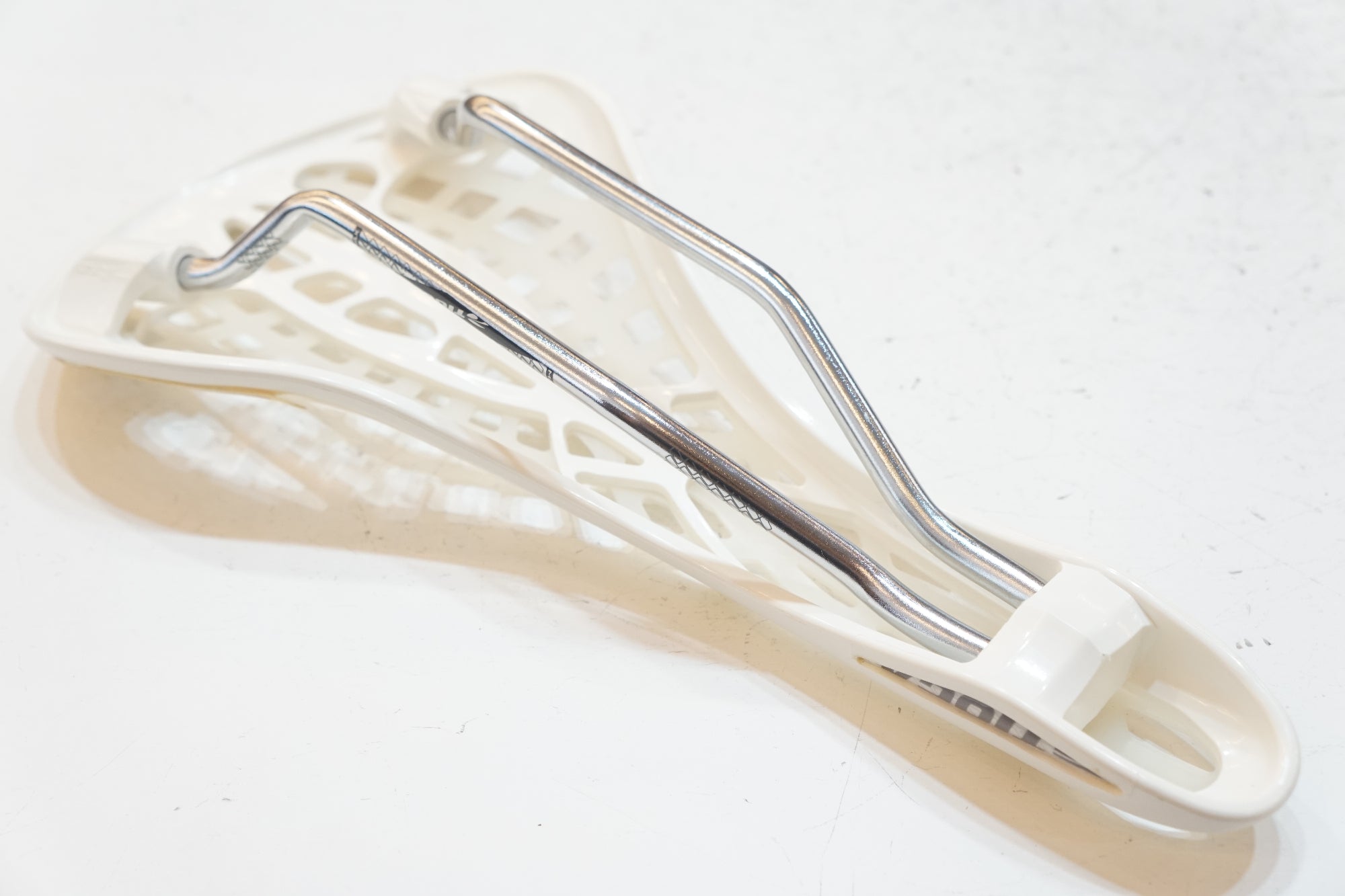 TIOGA 「タイオガ」 SPYDER STRATUM サドル / バイチャリ浦和ベース