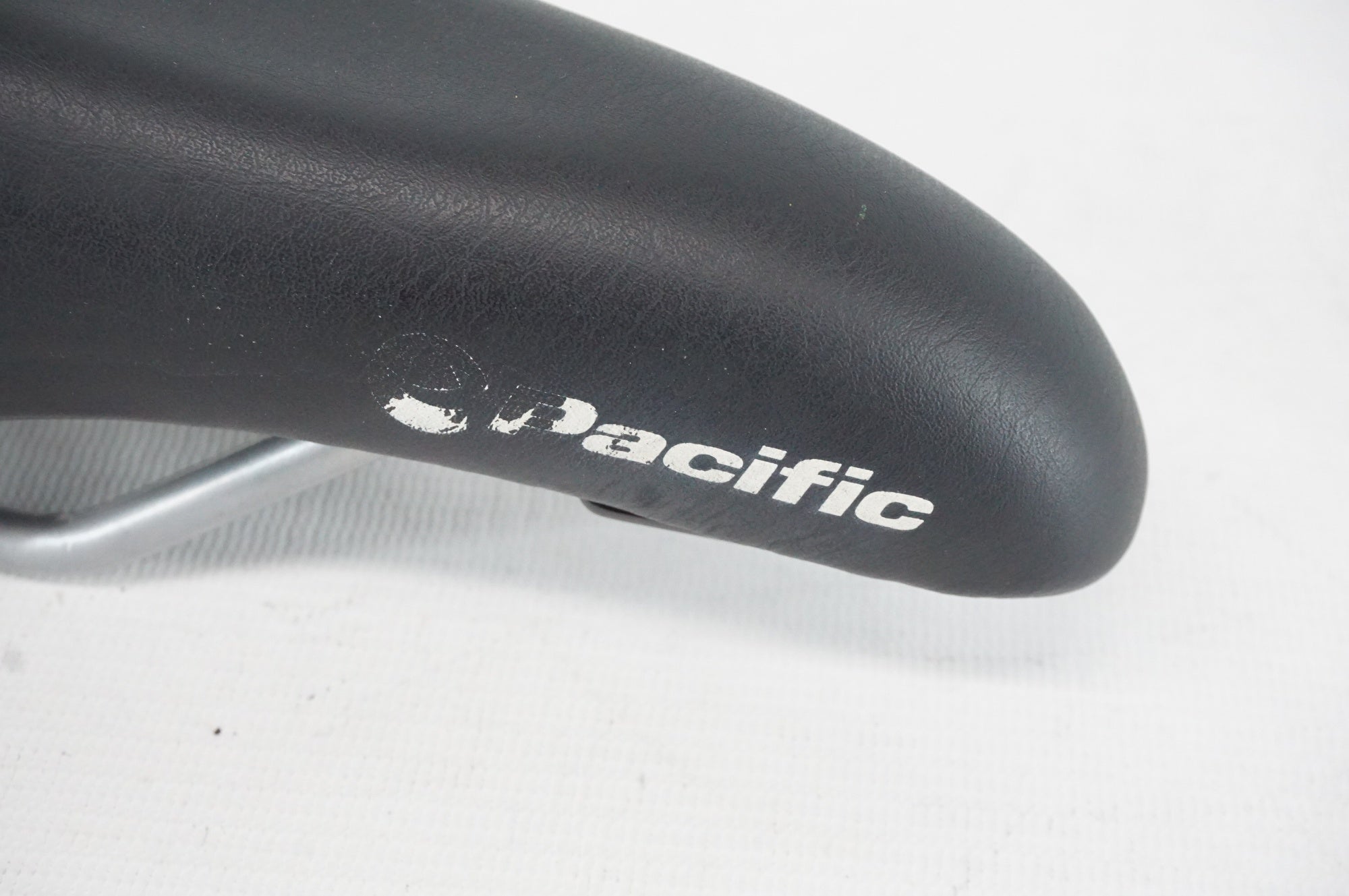 PACIFIC 「パシフィック」 サドル / 阪急塚口店