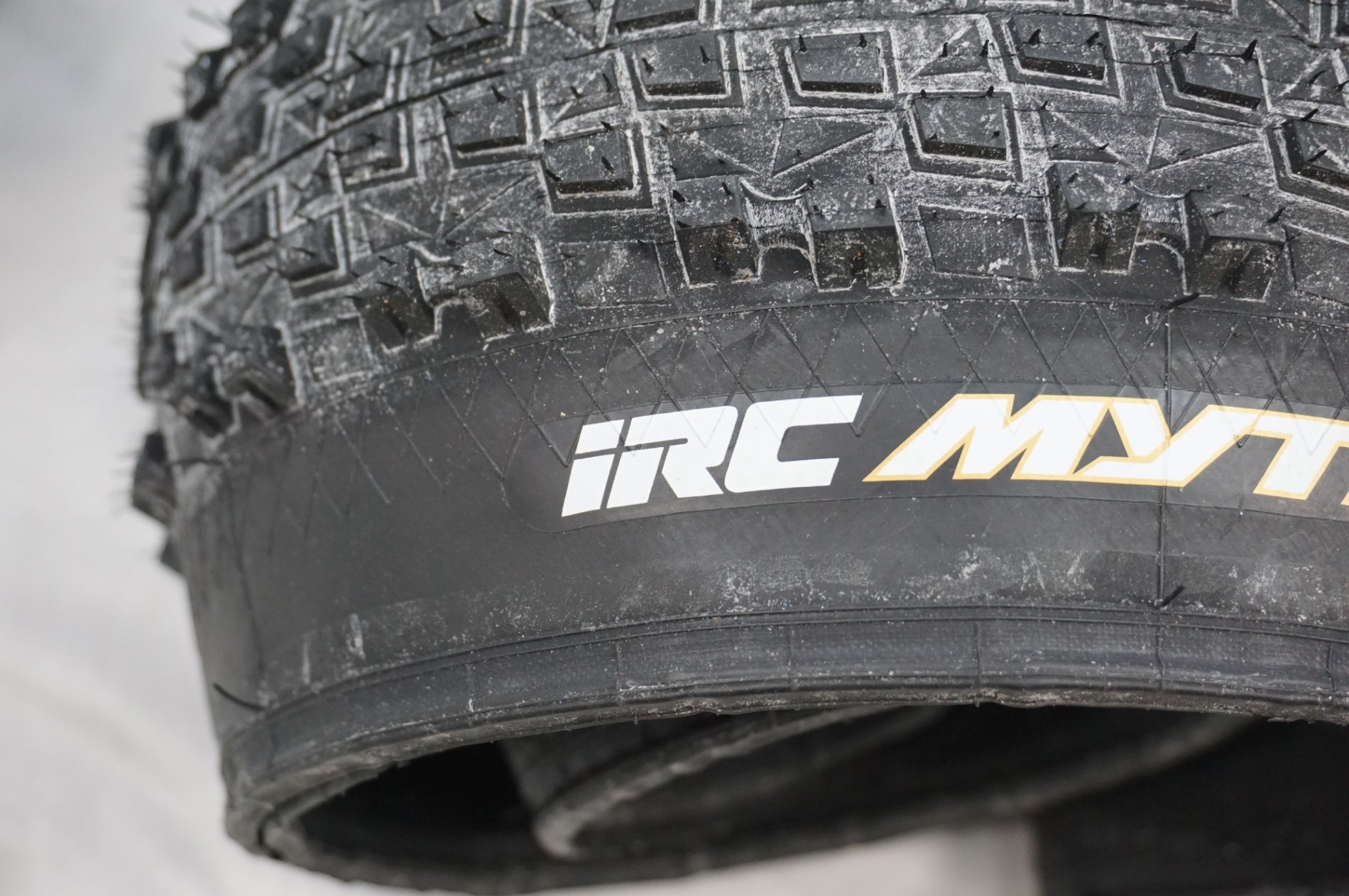 IRC 「アイアールシー」 MYTHOS XC 27.5x2.25 TLRタイヤセット / 川越店