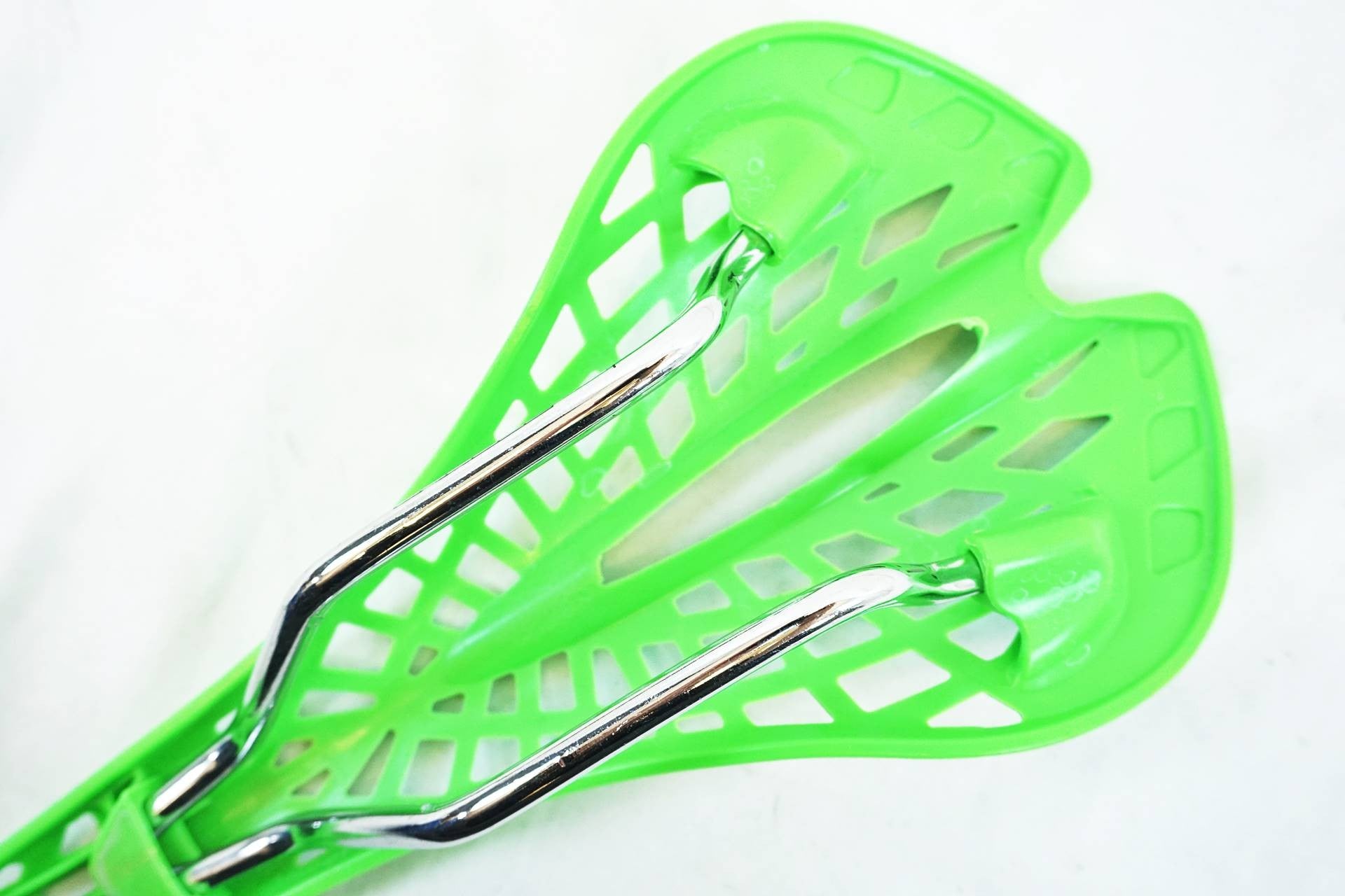 VERTU 「ヴァーチュ」 サドル / 有明ガーデン店