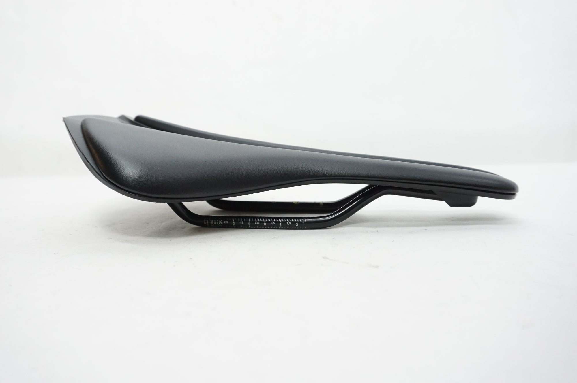 FIZIK 「フィジーク」 ANTARES R5 サドル / 川越店