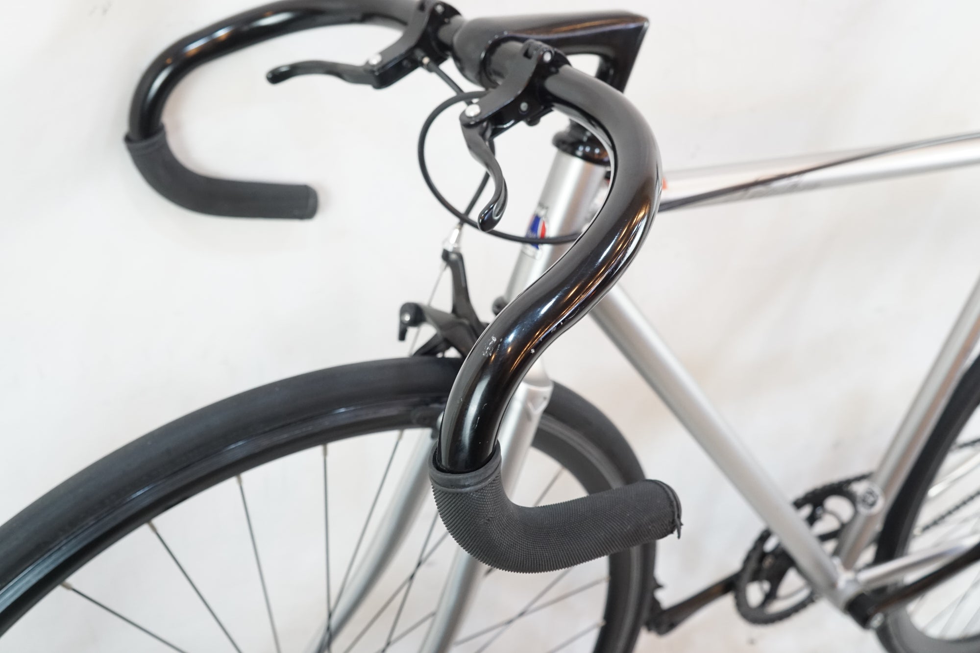 FUJI 「フジ」 FEATHER 2023年モデル ピストバイク / バイチャリ浦和ベース