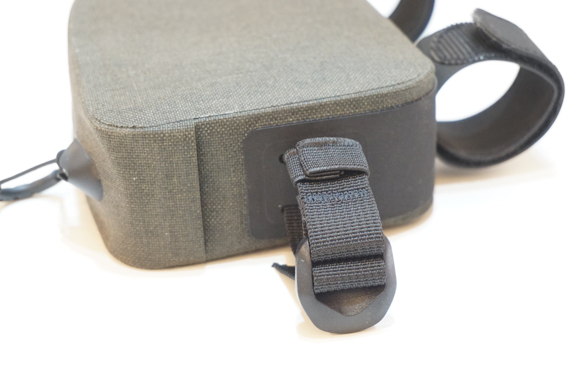 BROOKS 「ブルックス」 SCAPE TOP TUBE BAG 0.9L トップチューブバッグ / 浦和ベース