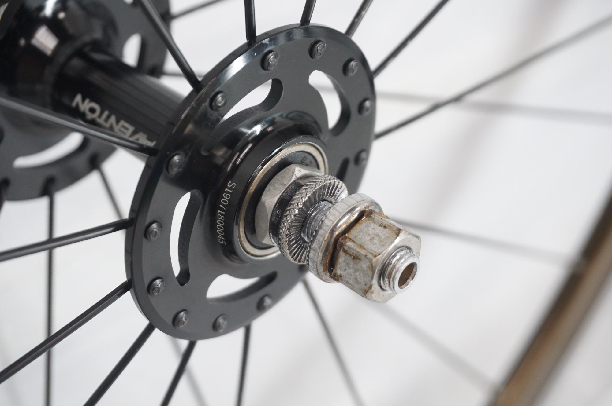 AVENTON 「アヴェントン」 シングル 純正ホイールセット / 阪急塚口店