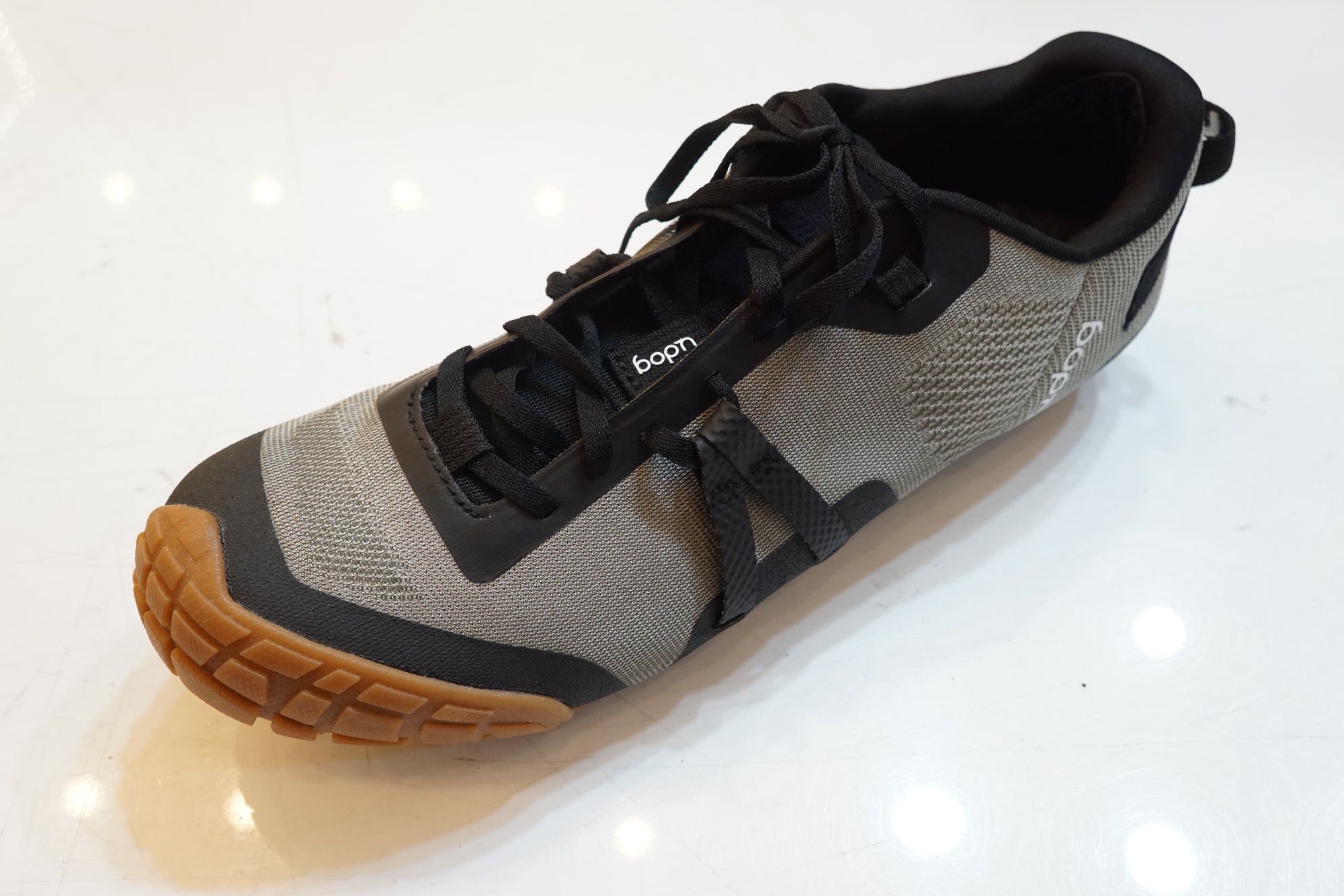 UDOG 「ユードッグ」 DISTANZA Ash Grey 28.9cmシューズ / バイチャリ浦和ベース