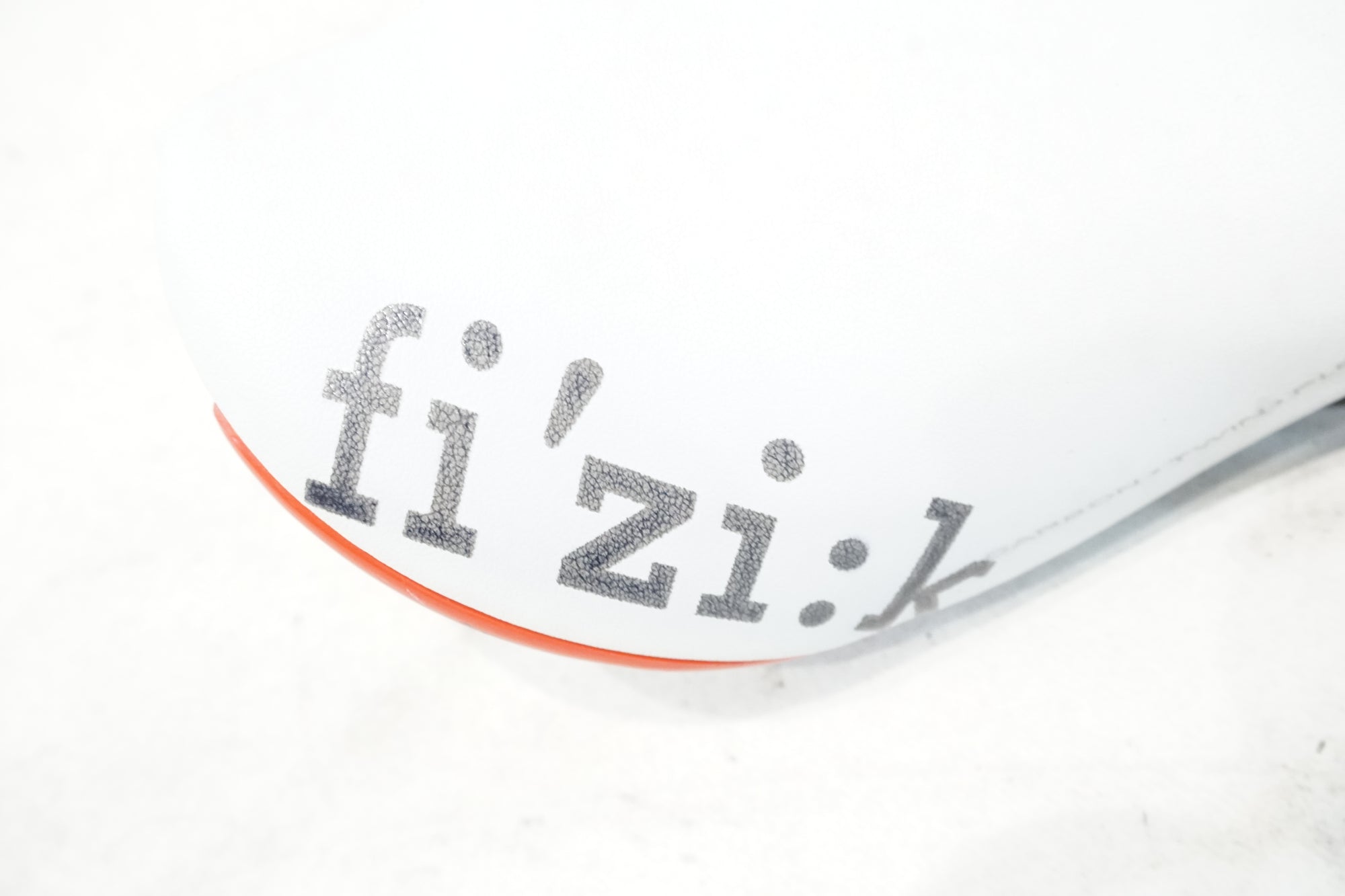 FIZIK 「フィジーク」 ALIANTE CARBON BRAIDED カーボンレール サドル / 横浜戸塚店